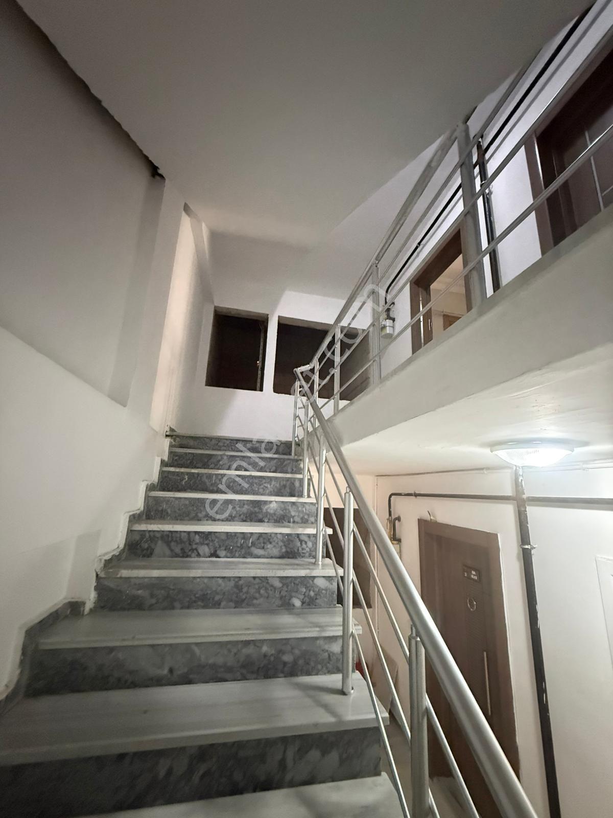 100. Yıl Mahallesi'nde Ferah Balkonlu 2+1 Kiralık Daire - Görsel 2