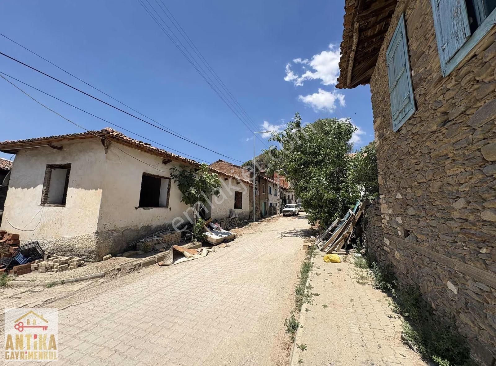 Antika Gayrimenkul'den Tarihi Birgi'de Satılık İmarlı Arsa - Görsel 3