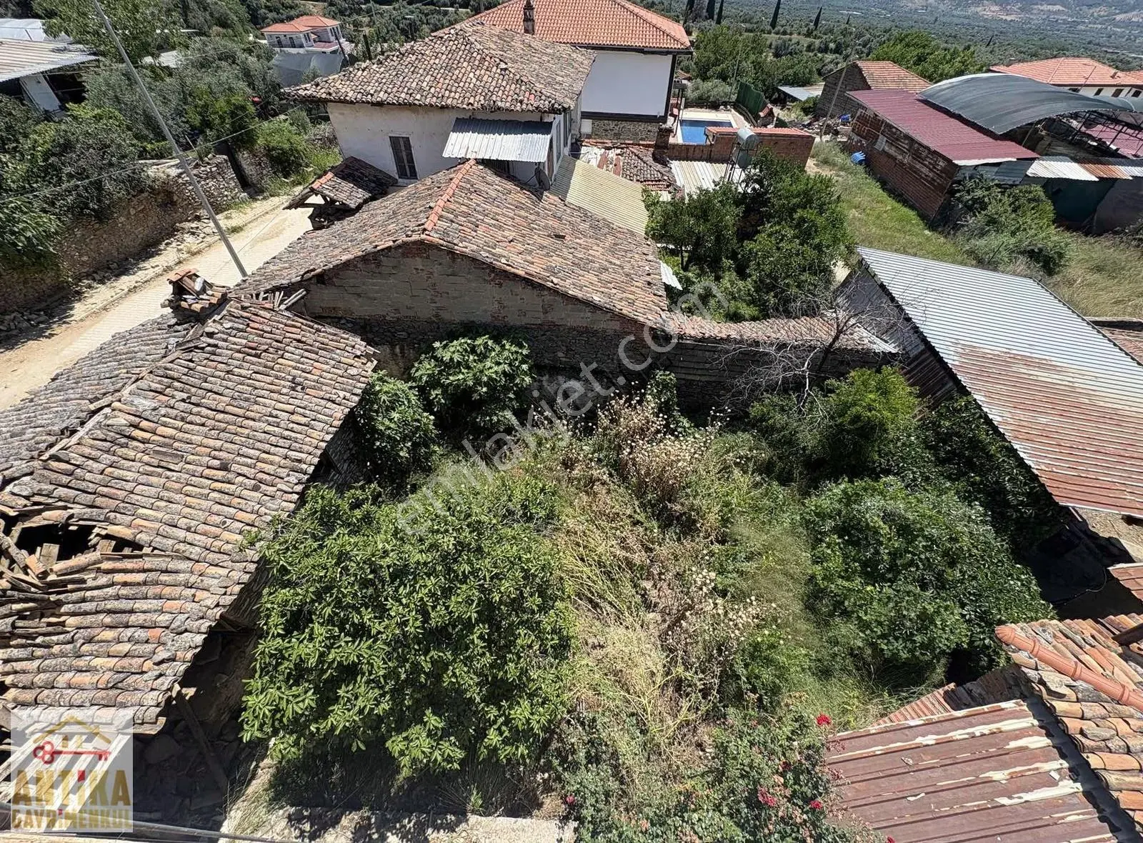 Antika Gayrimenkul'den Tarihi Birgi'de Satılık İmarlı Arsa