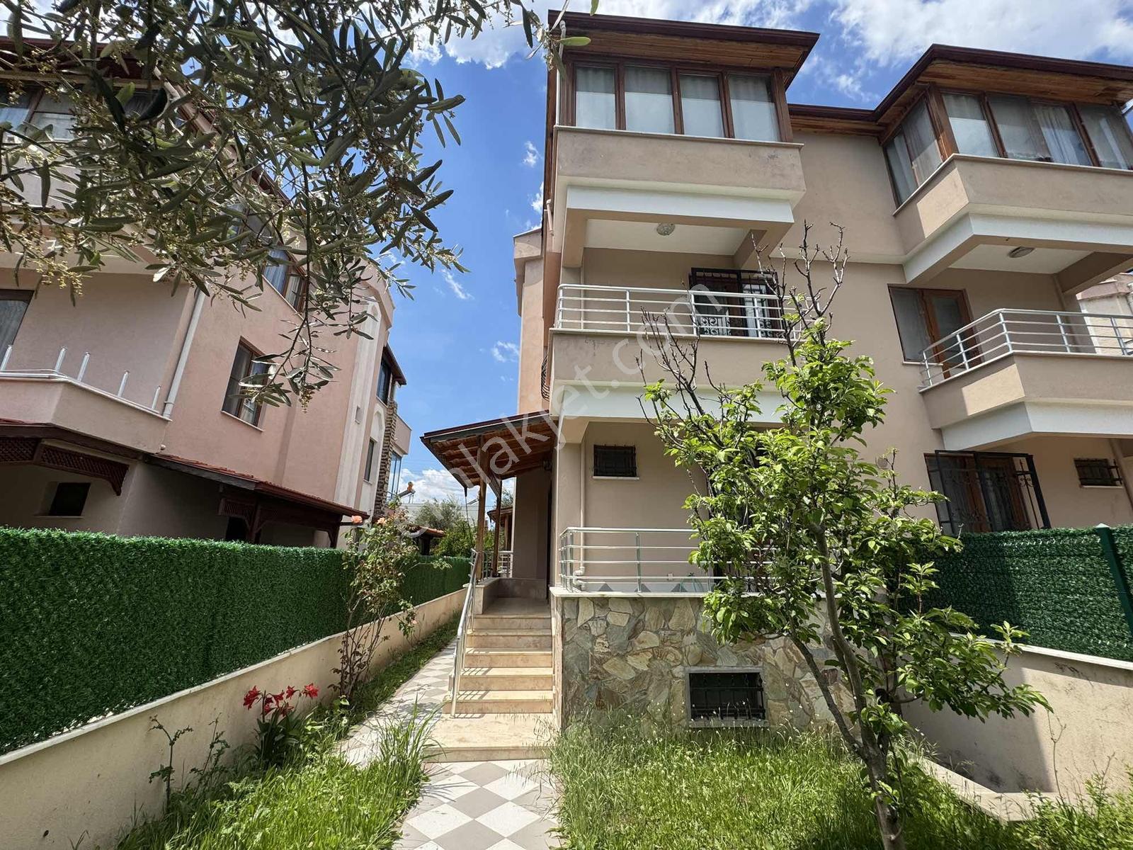 Güçlü Kardeşler Denize 150 Metre 3+1 Deniz Manzaralı Villa - Görsel 6