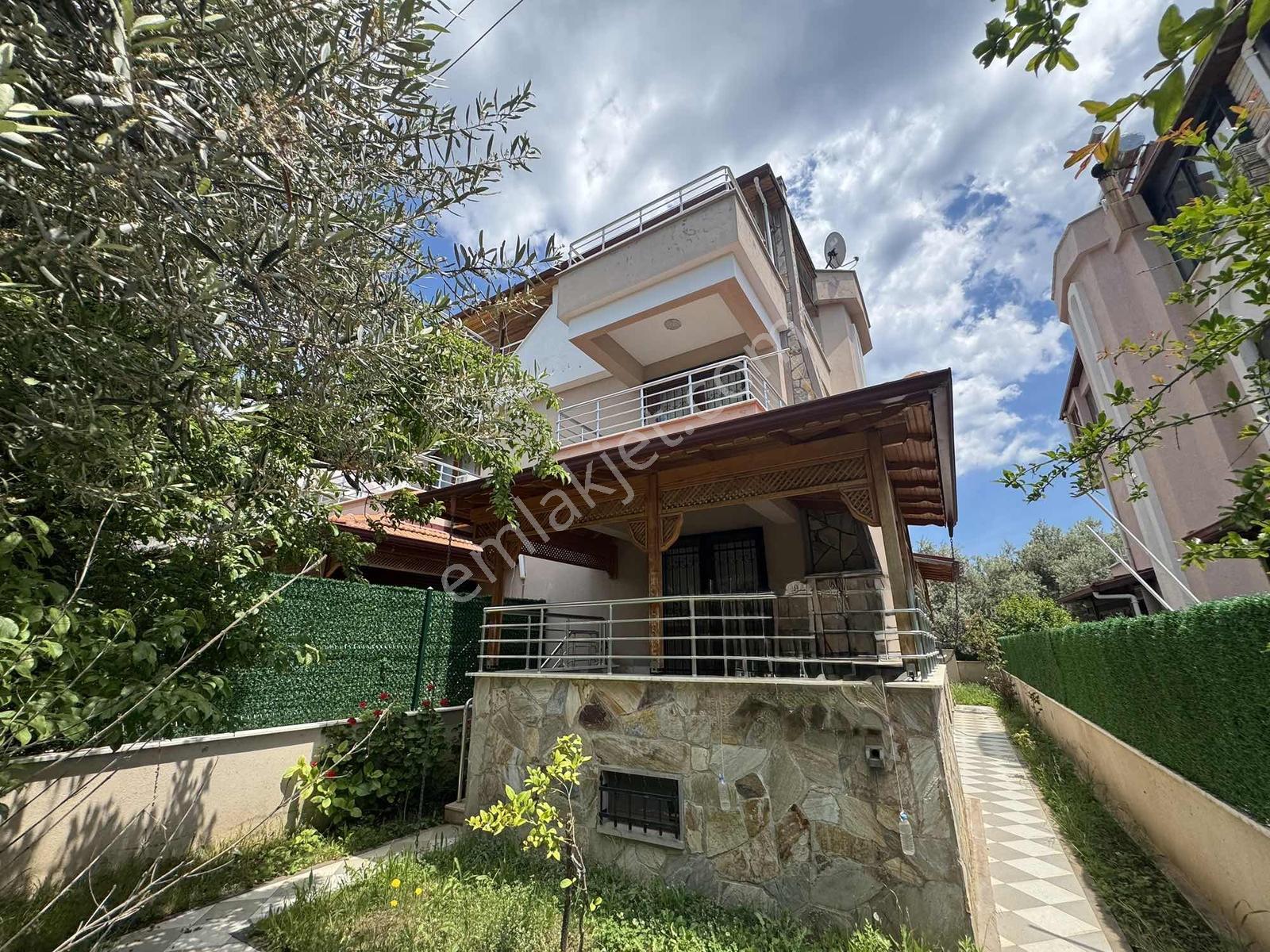 Güçlü Kardeşler Denize 150 Metre 3+1 Deniz Manzaralı Villa - Görsel 17