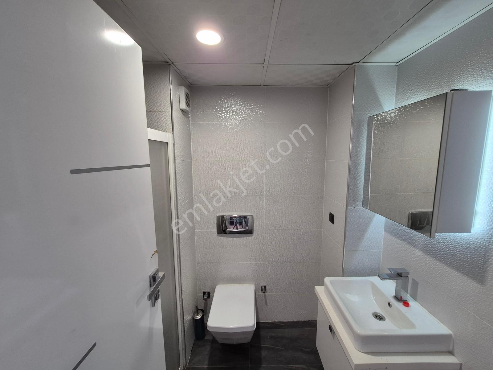 Küçükçekmece Cadde 24 Residance Kiralık 1+1 Boş Ofis Net 50 M² - Görsel 6