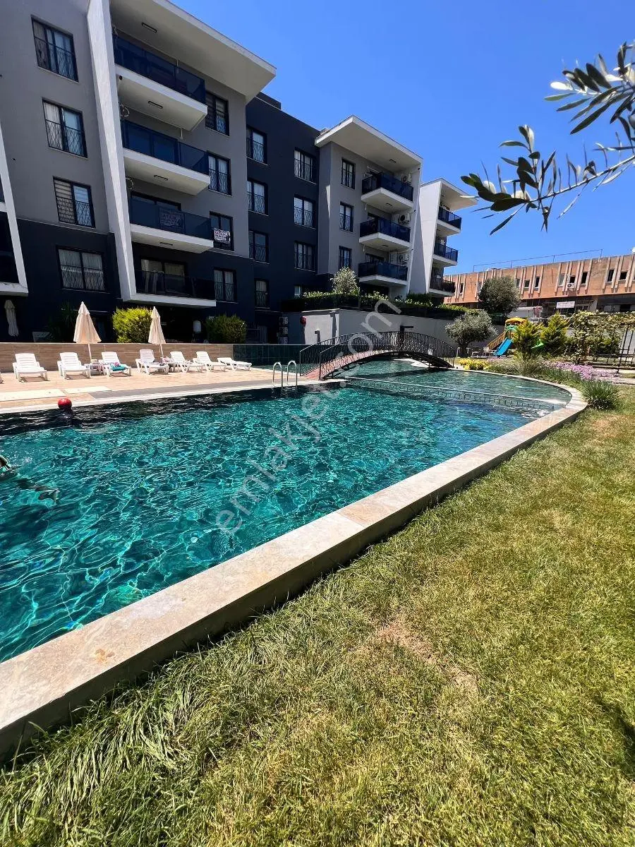 Yabancıdan Kuşadası,merkezi Konum Site İçinde Ful Eşyalı,1+1.kir