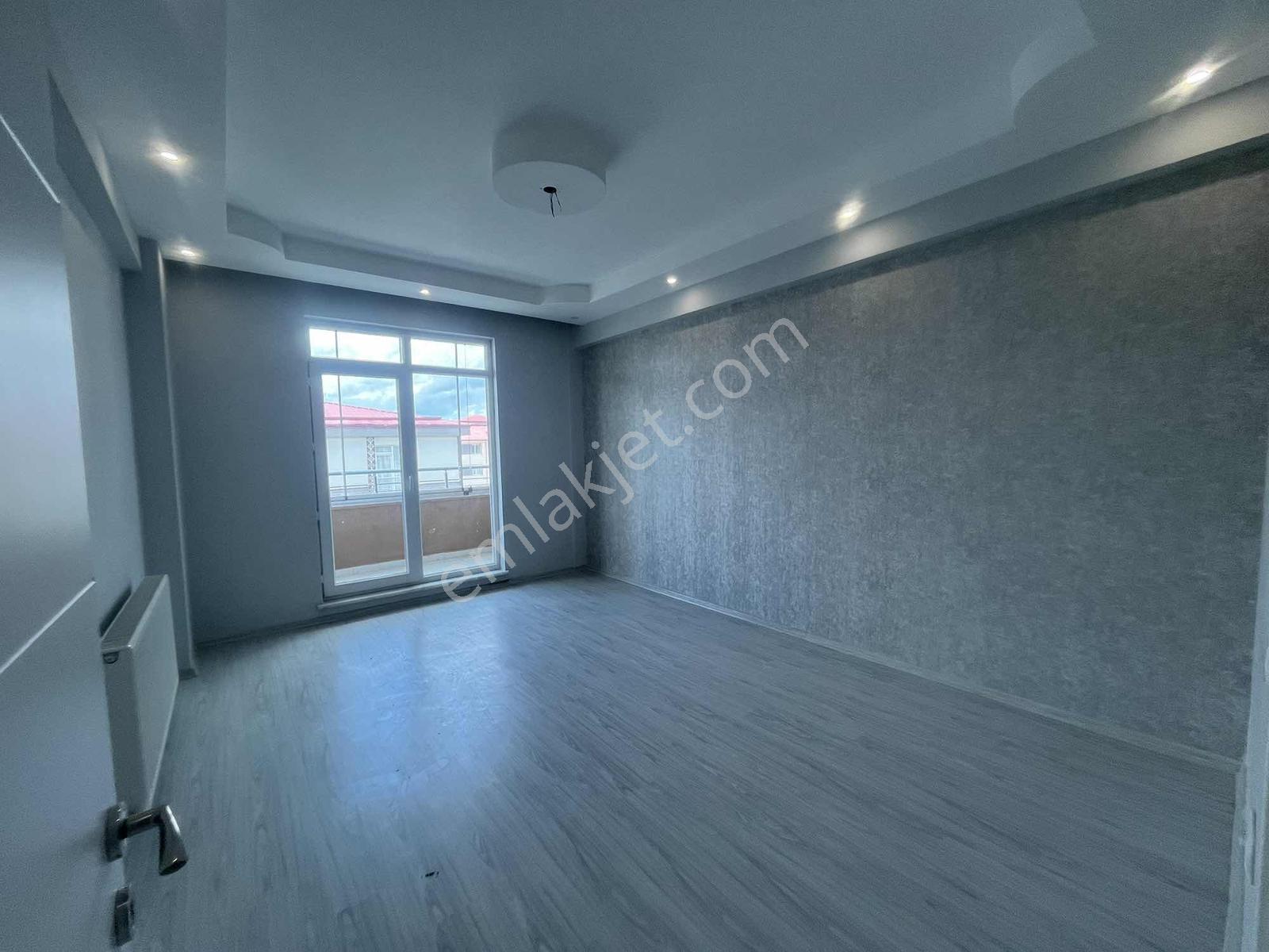 Kars Pusula Emlaktan Yenişehirde Kiralık Ultra Lüks 3+1 Daire - Görsel 10