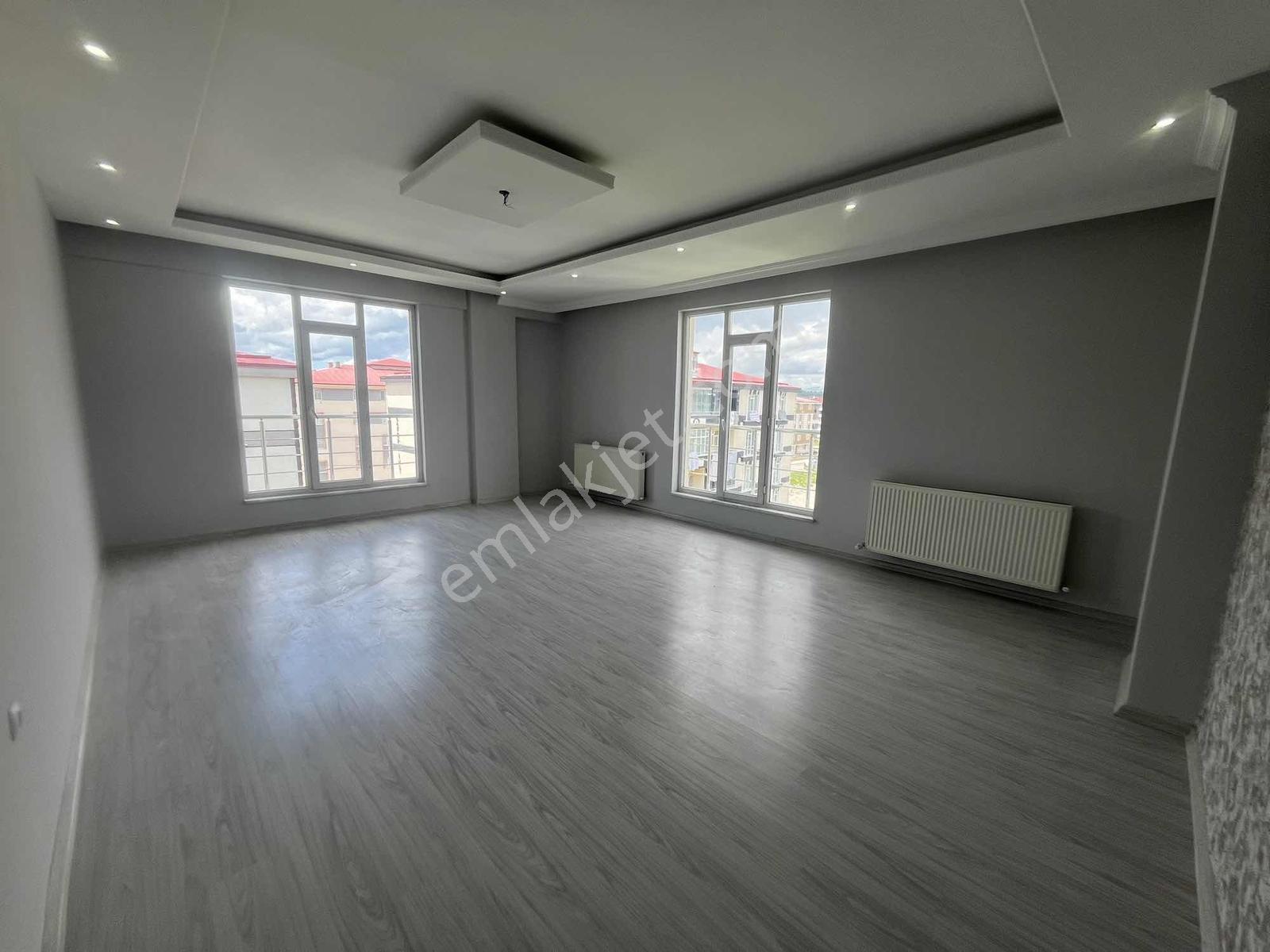 Kars Pusula Emlaktan Yenişehirde Kiralık Ultra Lüks 3+1 Daire - Görsel 4