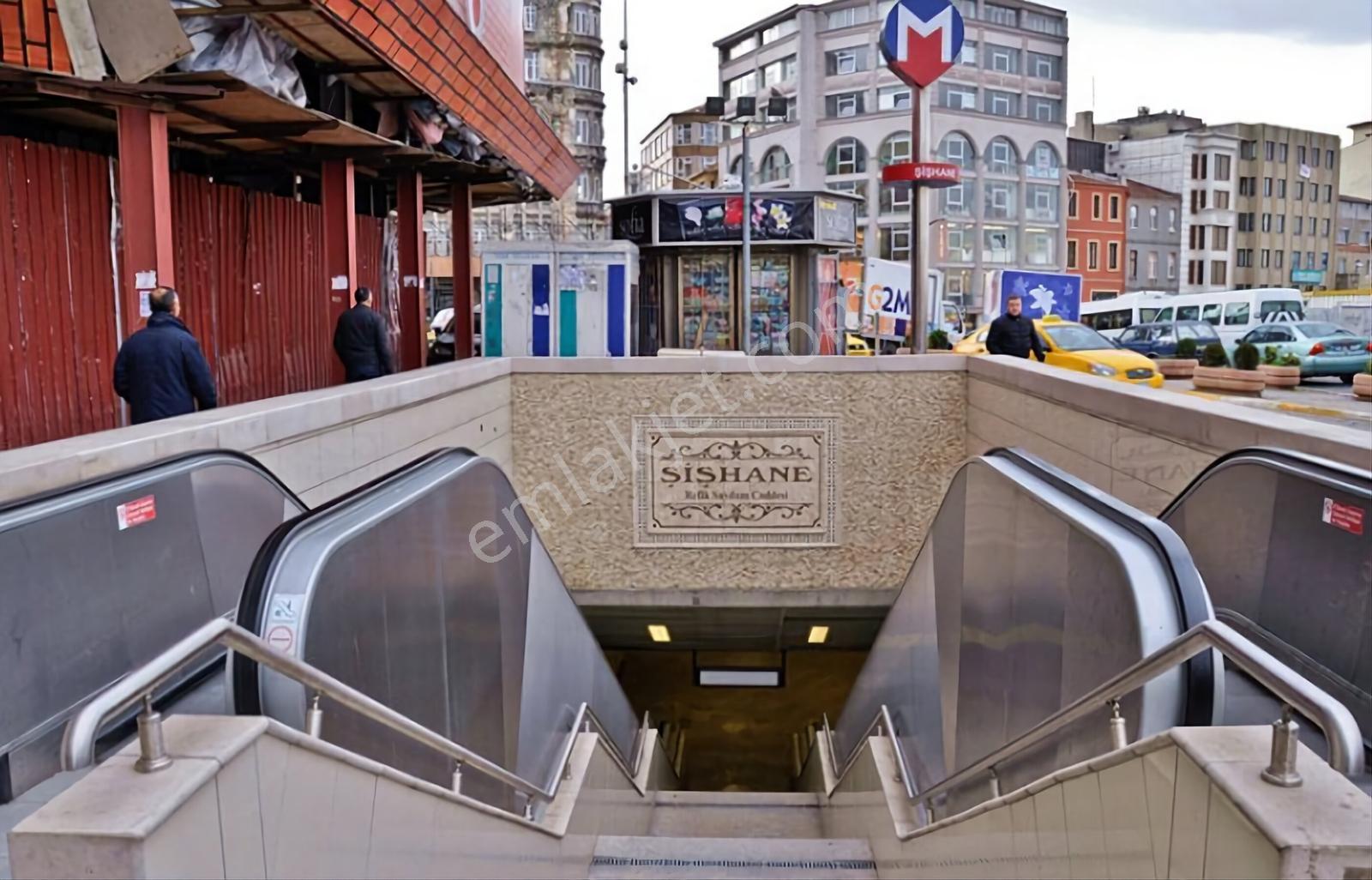 Alban'dan Galata - Karaköy Hattında Fırsat Satılık Ticari Dükkan - Görsel 9
