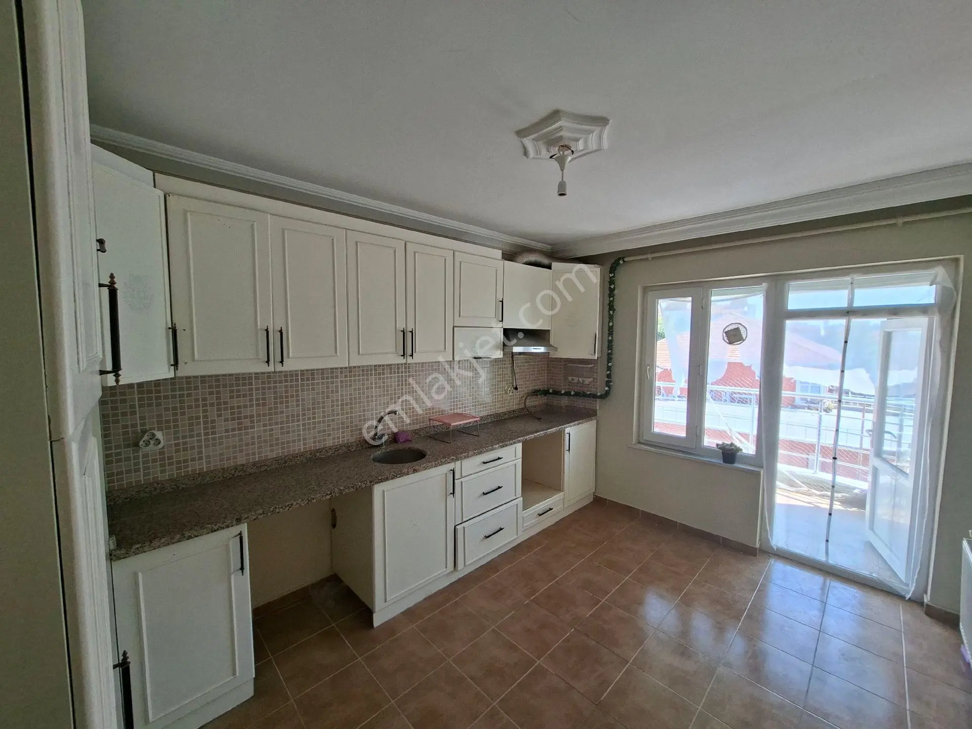 B&u Gayrimenkul'den Çarşıya 200m Mesafede 3+1 Kiralık Daire - Görsel 4
