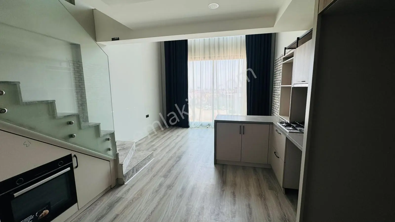 Yeni Emek Vivaloft Sitesi'nde 1+1 Cadde Üzeri Kiralık Daire