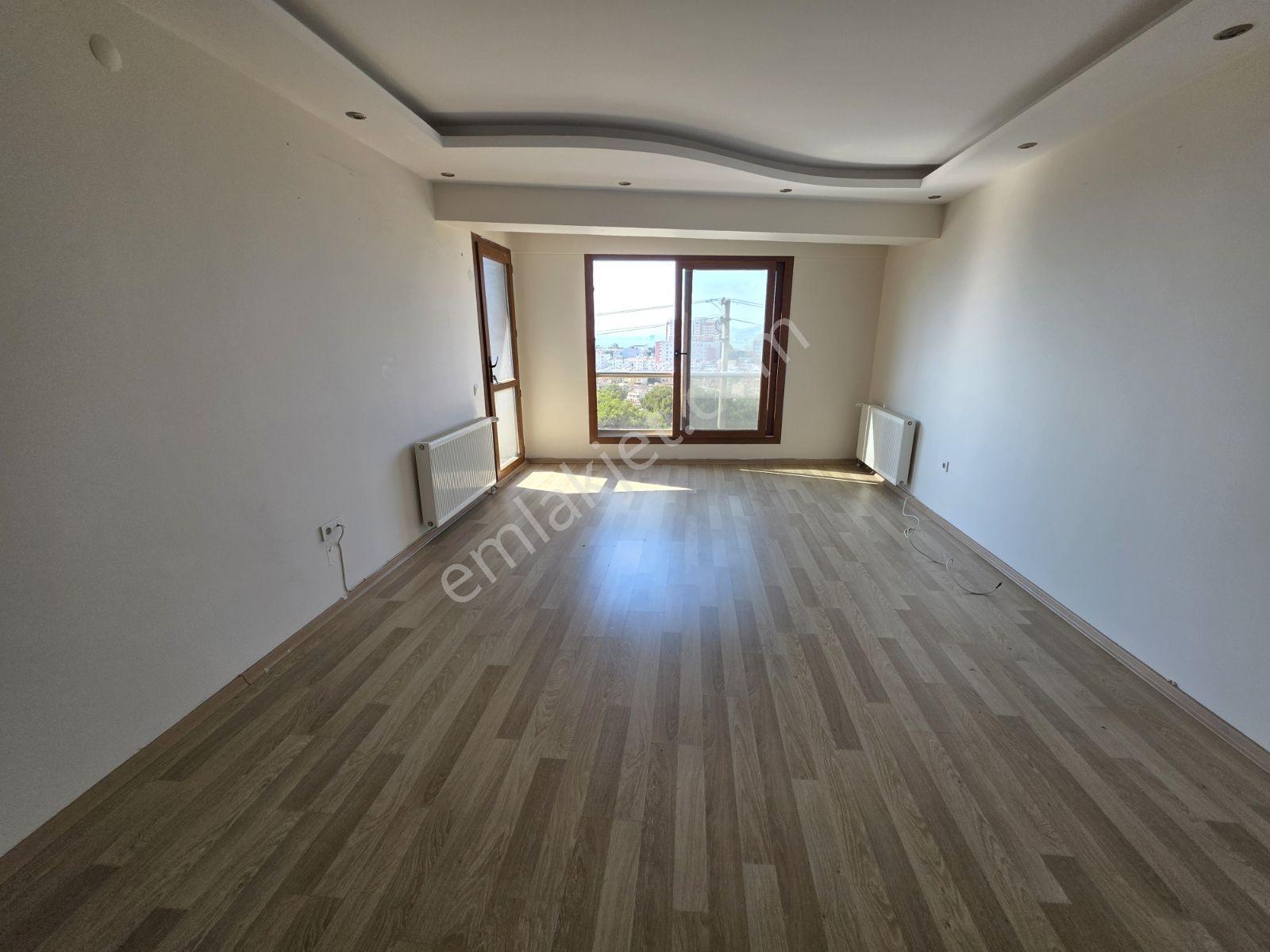 Vatan Mahallesinde Satılık 3+1 Deniz Manzaralı Genç Dairr - Görsel 12