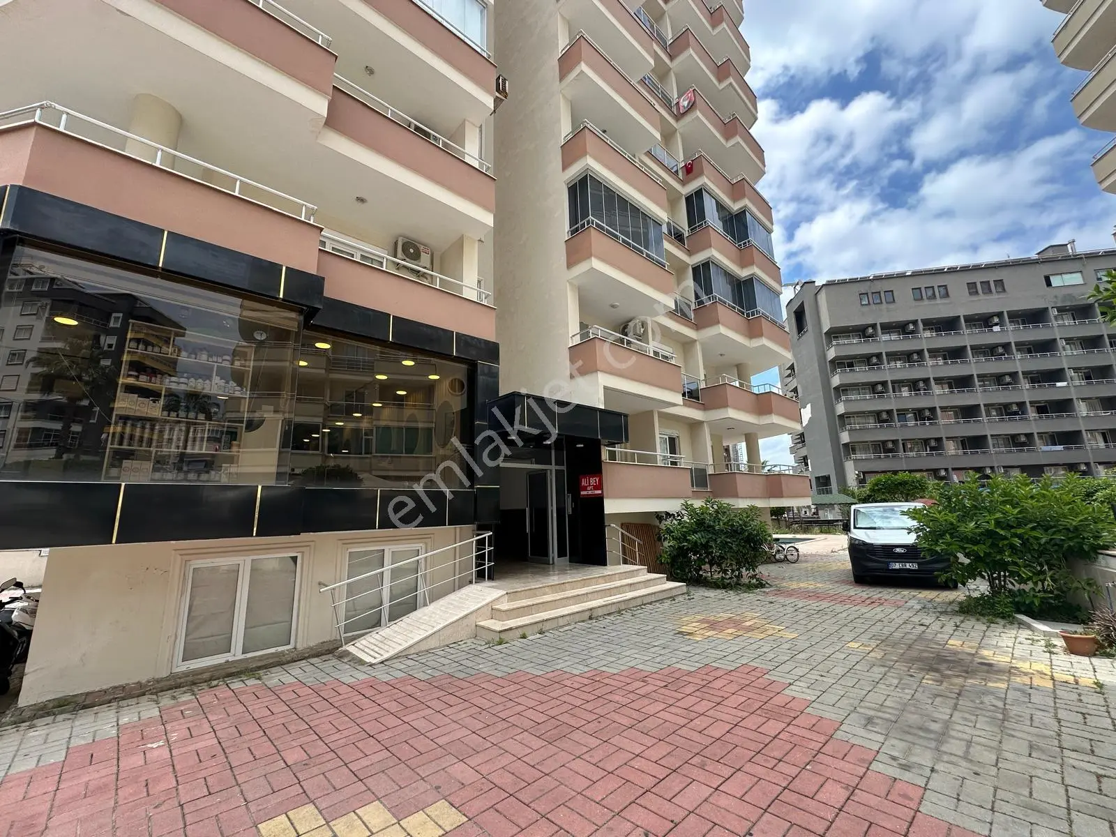 Deniz Manzaralı 2+1 Ayrı Mutfaklı Satılık