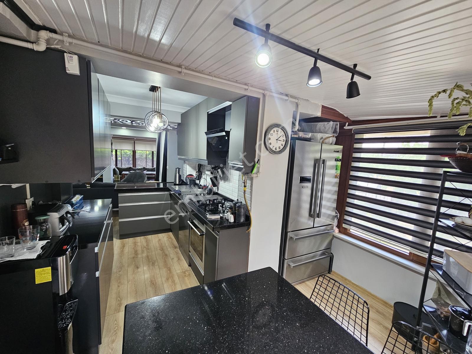 Onmax İskelede 4+1 210 M2 Geniş Bahçeli Yenilenmiş Lüks Villa - Görsel 32