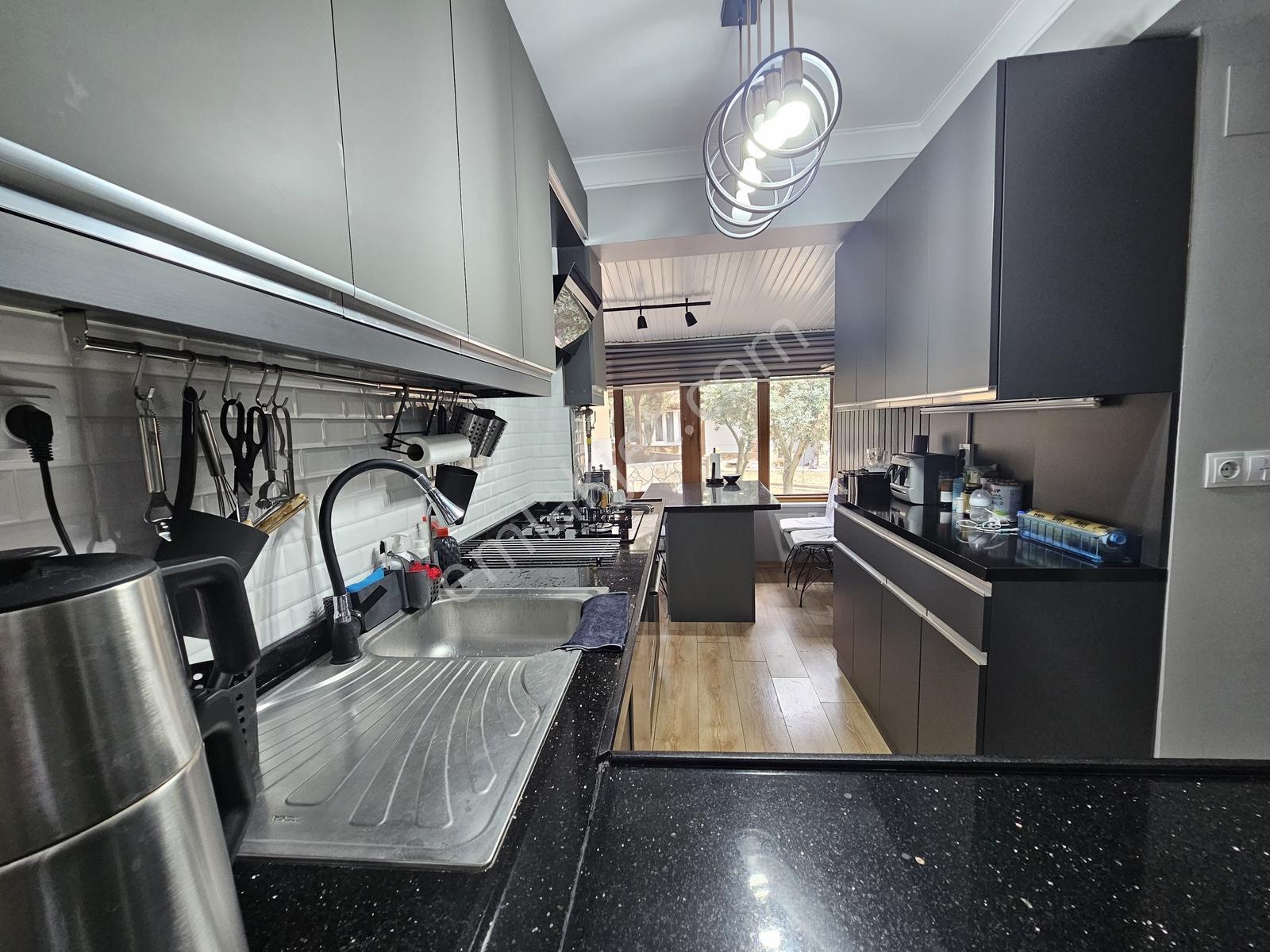 Onmax İskelede 4+1 210 M2 Geniş Bahçeli Yenilenmiş Lüks Villa - Görsel 5