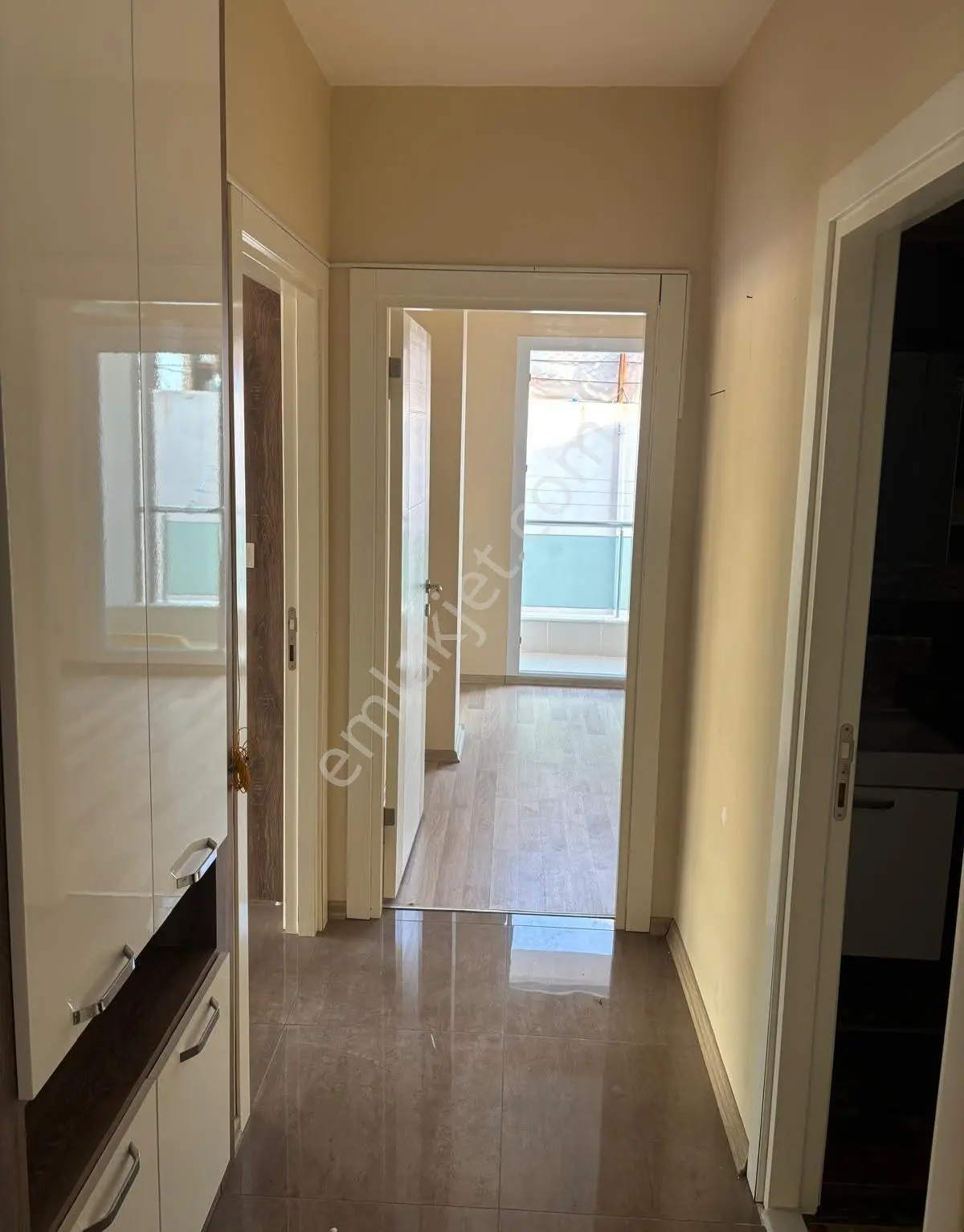 Çiftlikköy'de Kiralık 2+1 Daire - Görsel 3