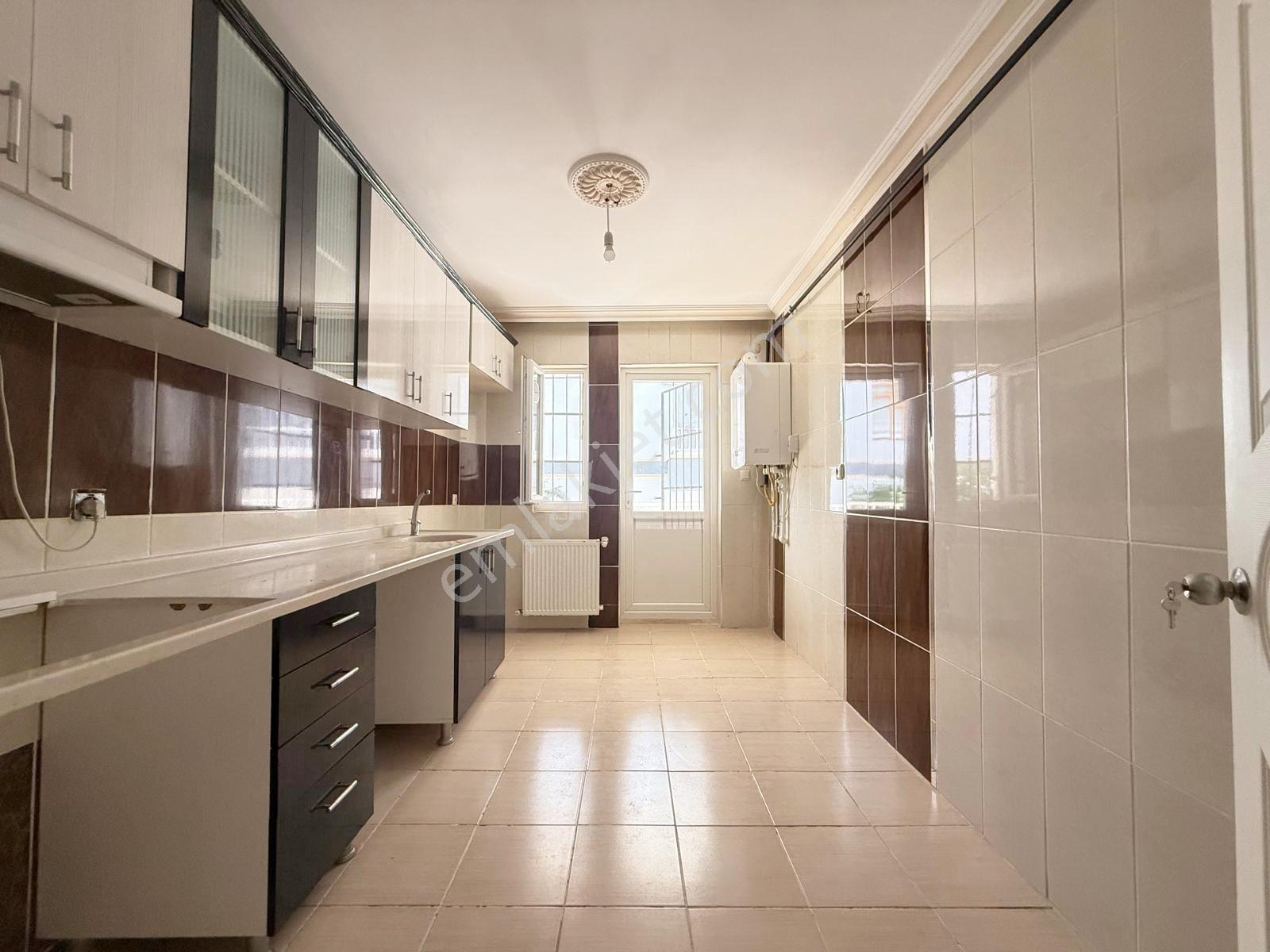 Seyitler Ve Porsuk Cd. Arası 1.katta Asansörlü Çift Balkon 3+1