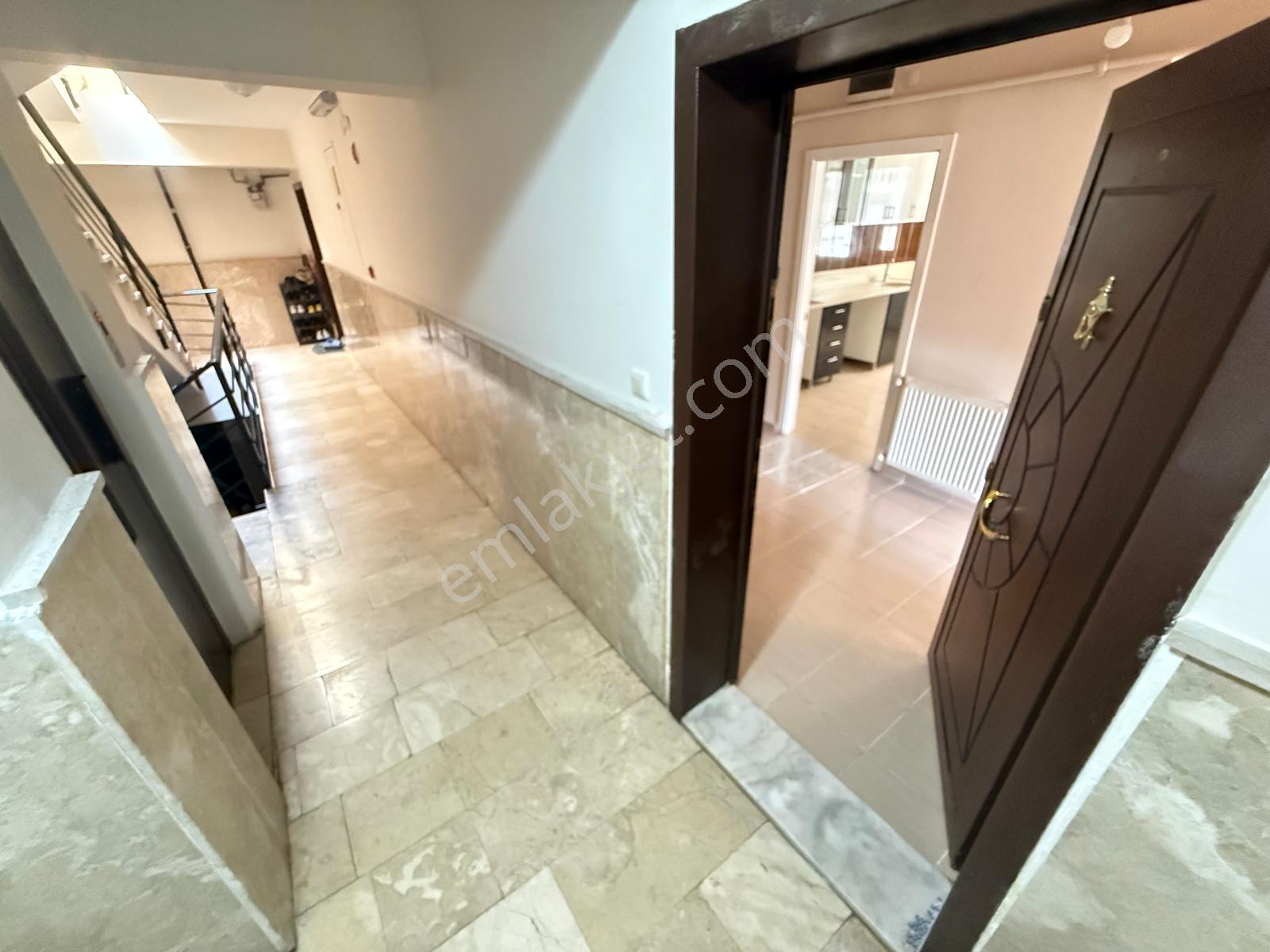 Seyitler Ve Porsuk Cd. Arası 1.katta Asansörlü Çift Balkon 3+1 - Görsel 16