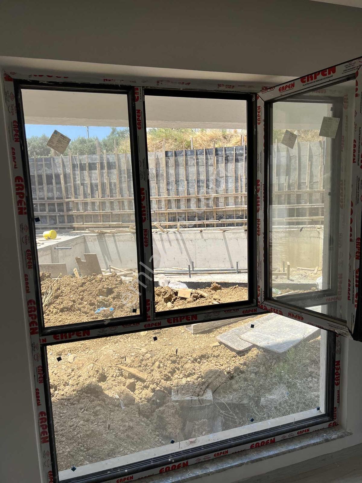 Havuzlu Sitede Müstakil Daire - Görsel 13