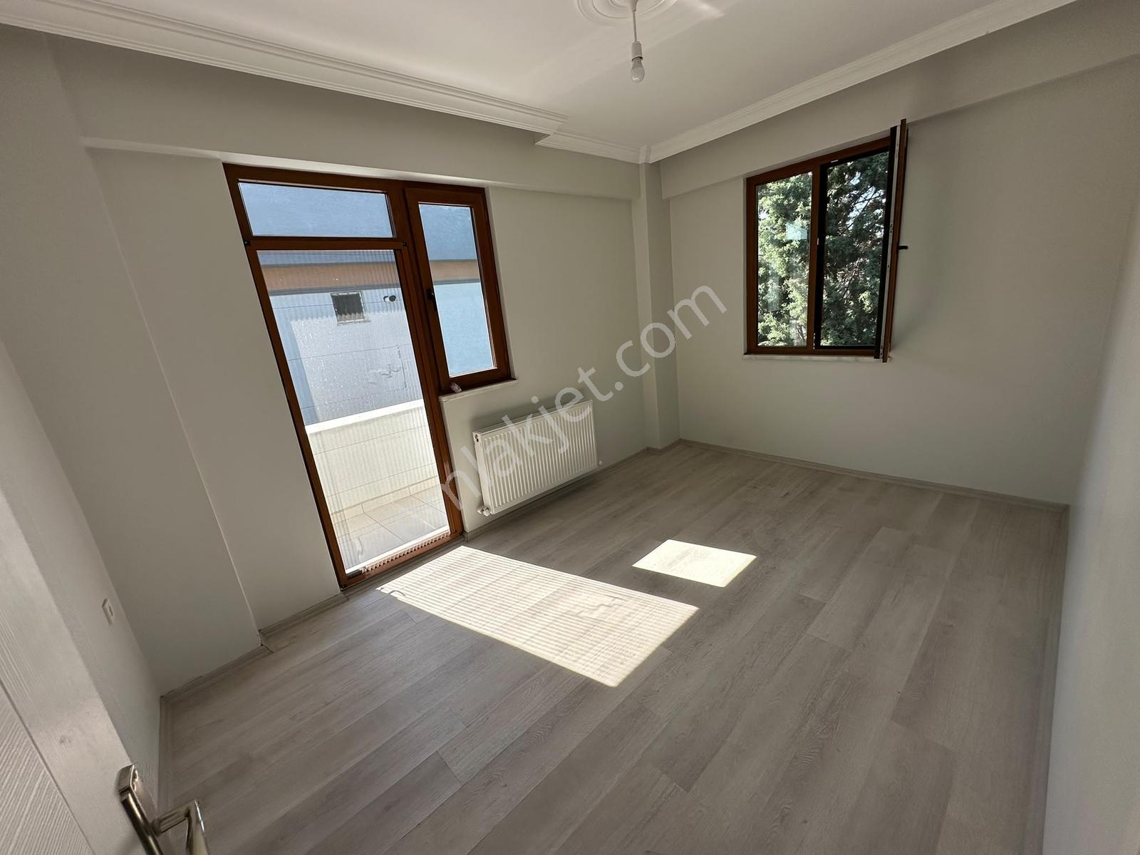 Serdivan Çark Caddesinde Kiralık 2+1 Yeni Daire - Görsel 4
