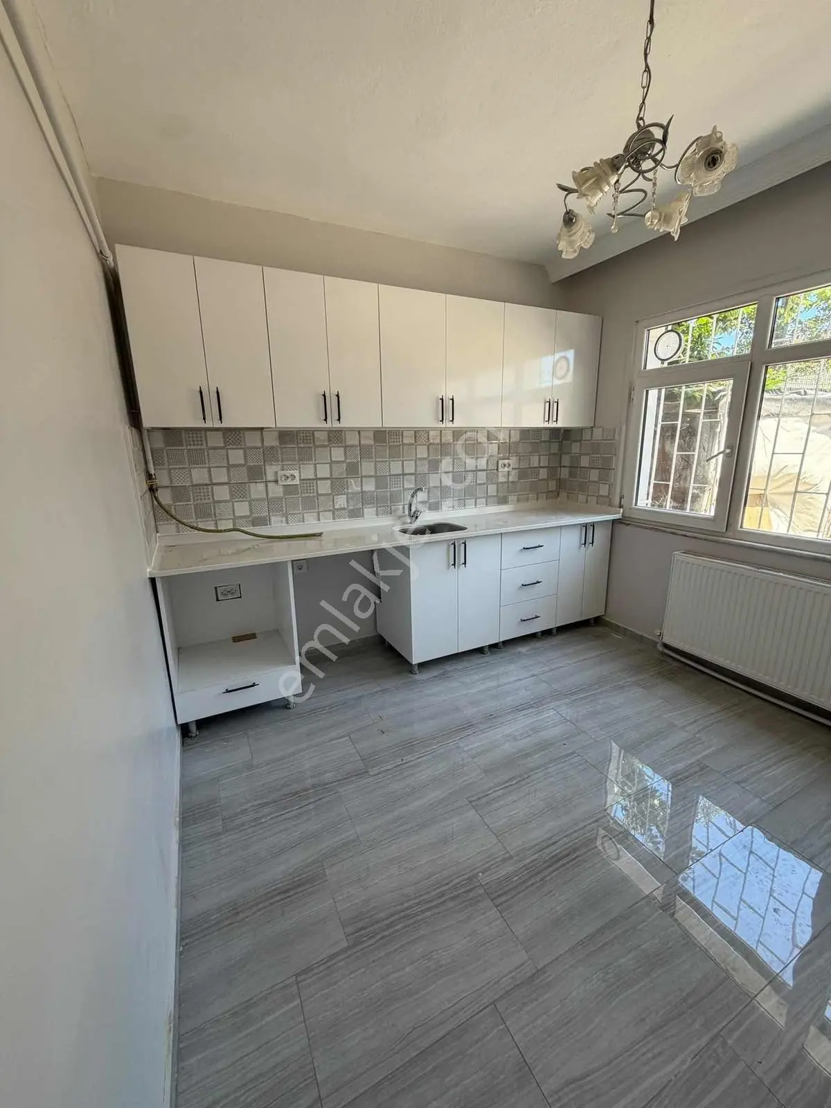 Sarıyer İstinye Merkez'de İçi Yenilenmiş 2+1 Kiralık Daire - Görsel 3
