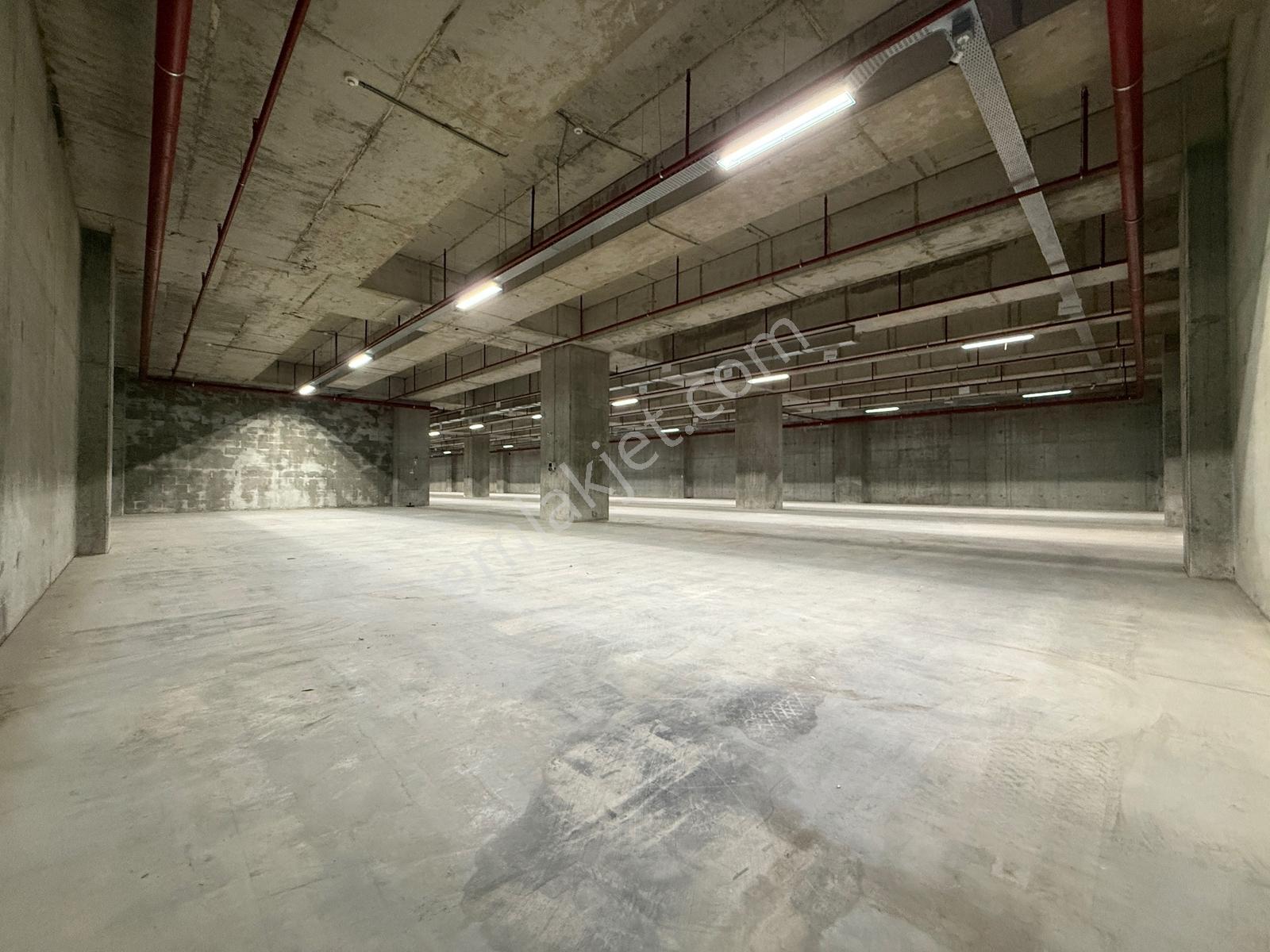 Esenyurt Akçaburgaz'da 2.500m2 Zemine Basan Kiralık Depo - Görsel 13