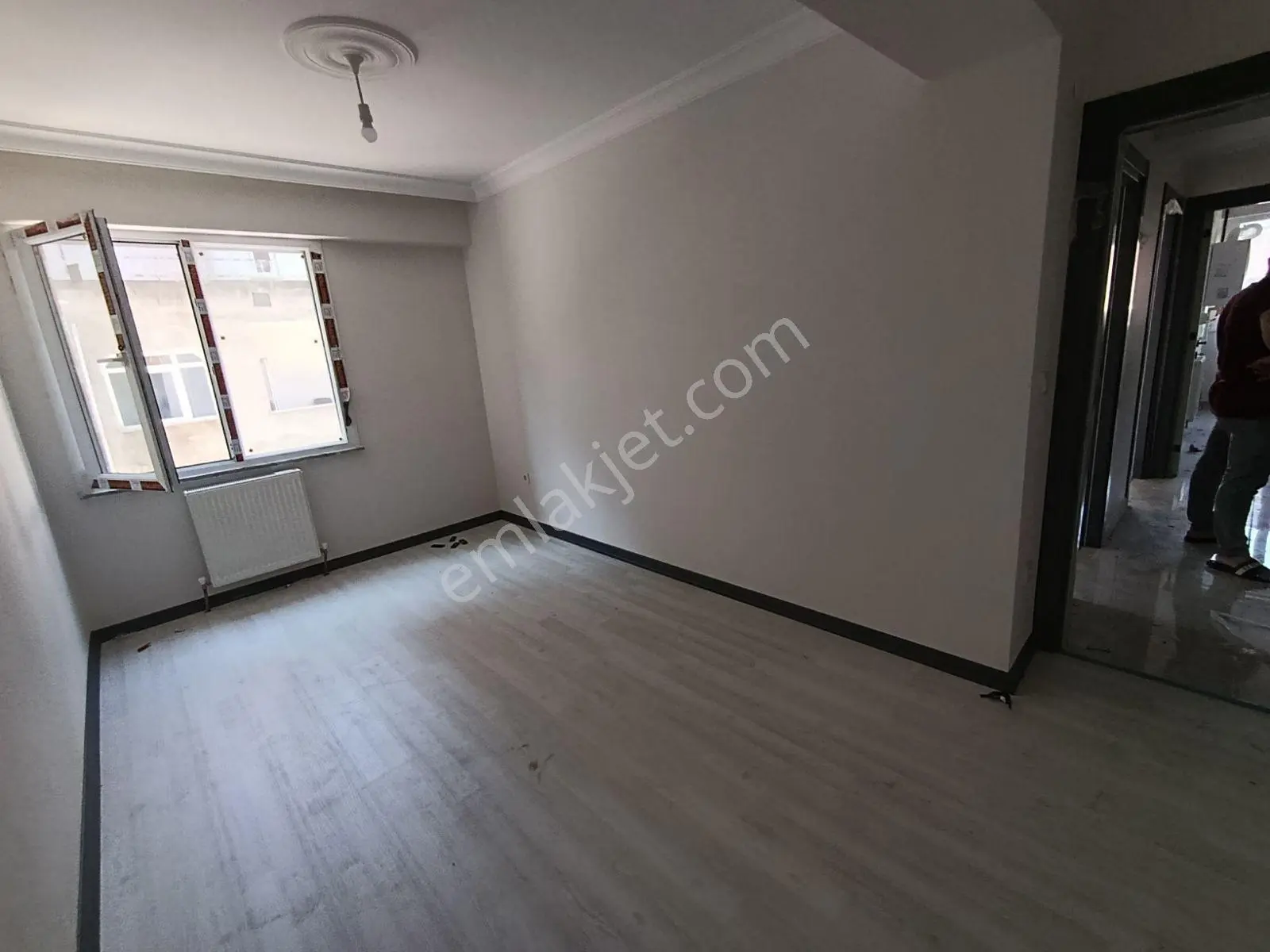Kirazlı'da 2+1 1 Kat Güzel Konumda Satılık Site İçerisinde Daire