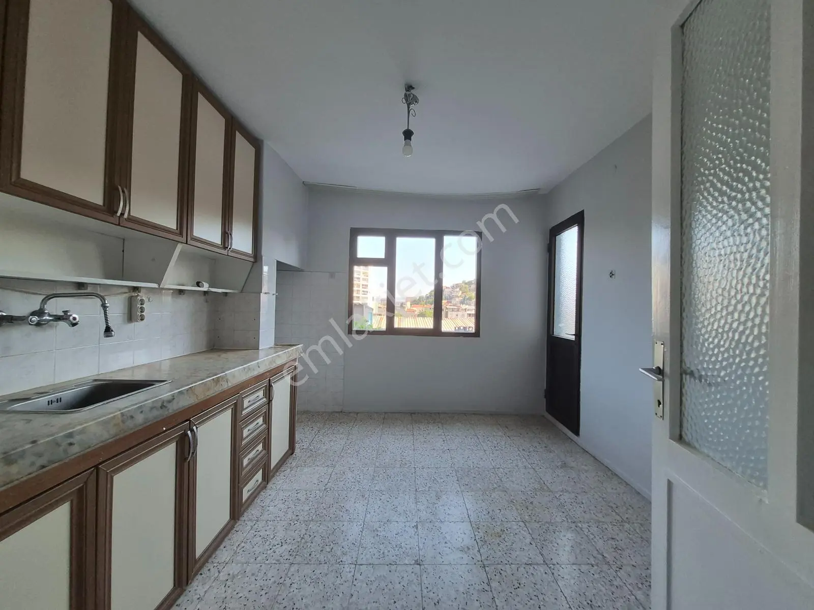 Karşıyaka Örnekköyde 3+1 Boş Kiralık Daire Kanıt Emlaktan - Görsel 3