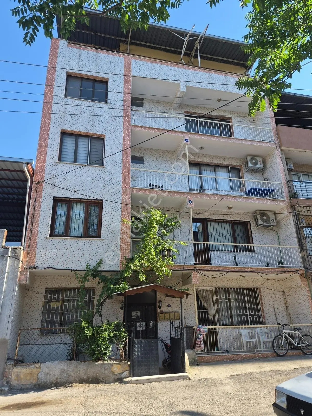 Karşıyaka Örnekköyde 3+1 Boş Kiralık Daire Kanıt Emlaktan