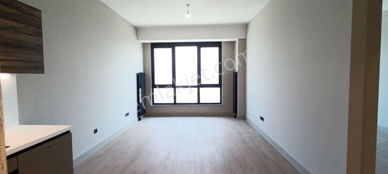 İzmir Umurbey Mahallesi Evora Sitesinde Kiralık Geniş 1+1 Daire - Görsel 8