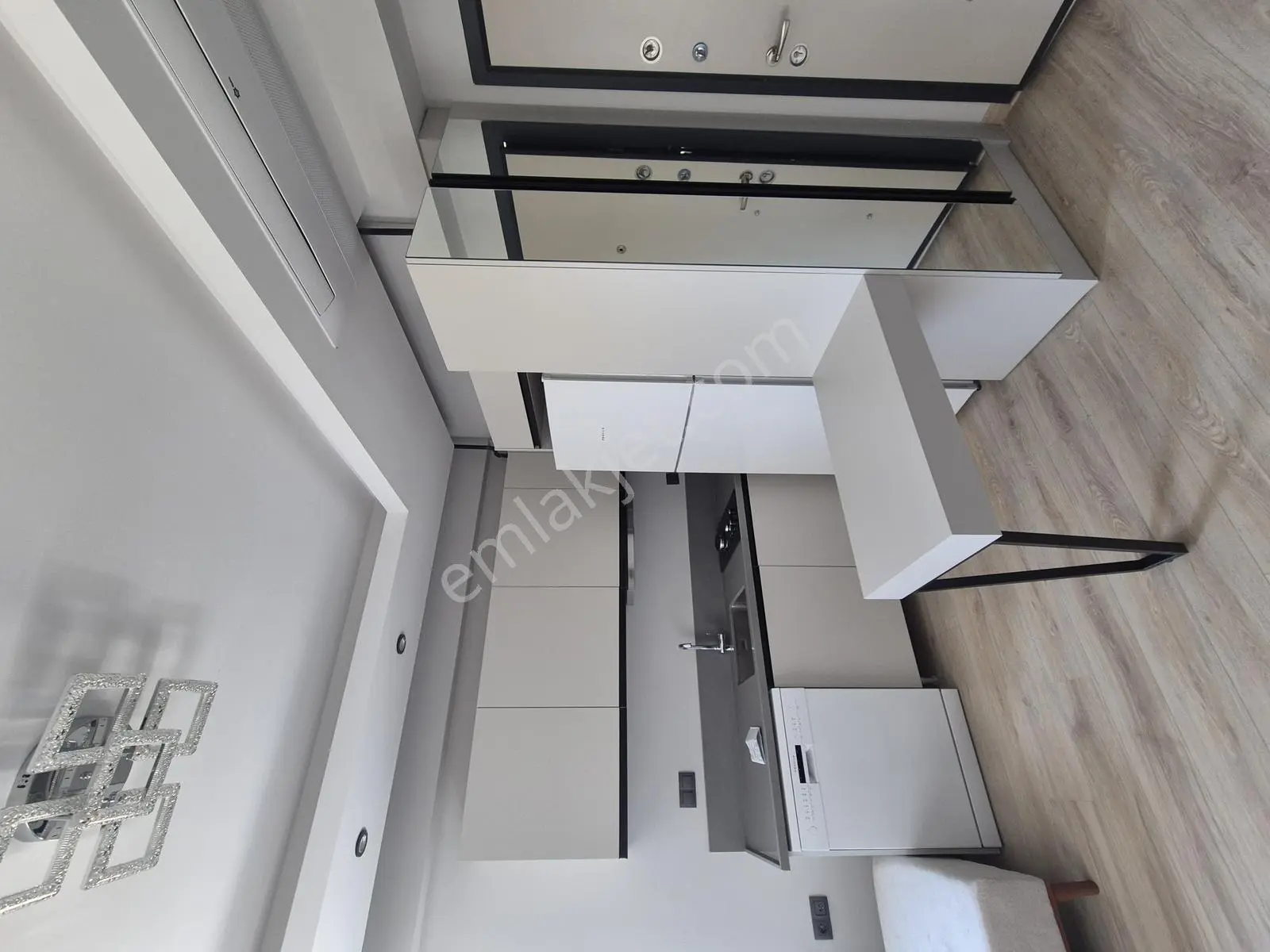 Cadde Üzeri 1+1 Full Eşyalı Doğalgazlı Ekstralı Kiralık Daire