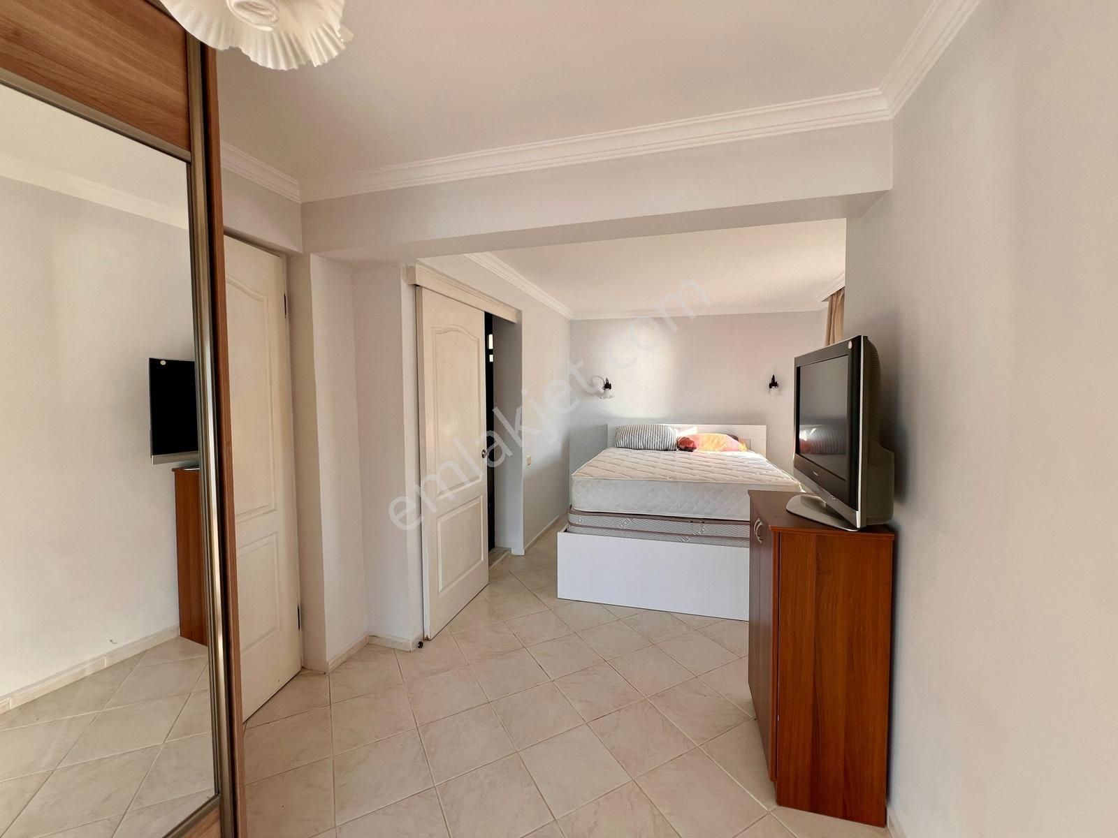 Adabükü Denize Sıfır Doktorlar Sitesi'nde Köşe Konumlu Villa - Görsel 33