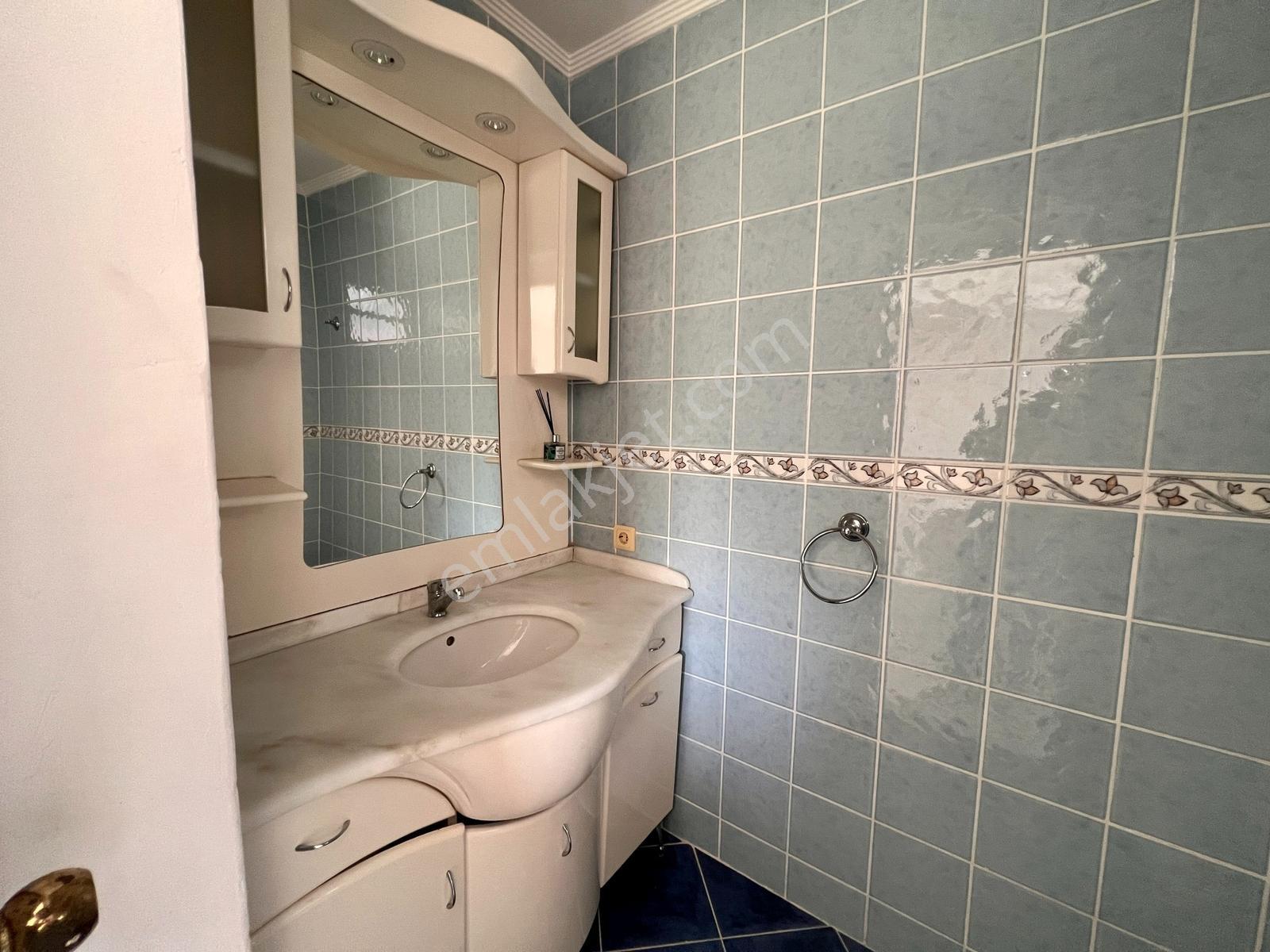 Adabükü Denize Sıfır Doktorlar Sitesi'nde Köşe Konumlu Villa - Görsel 30