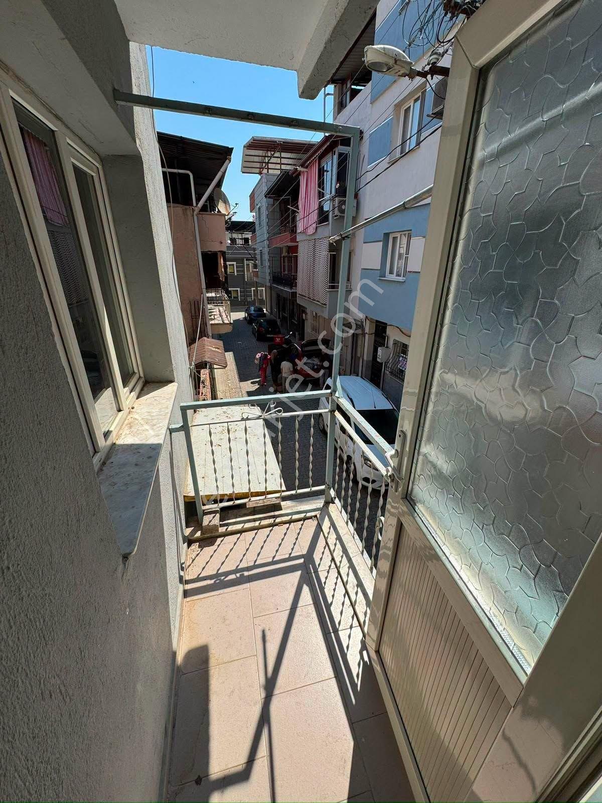 Turgutlu Şehitler Mahallesi'nde Kiralık 100 M² 2+1 Daire 1. Kat - Görsel 2