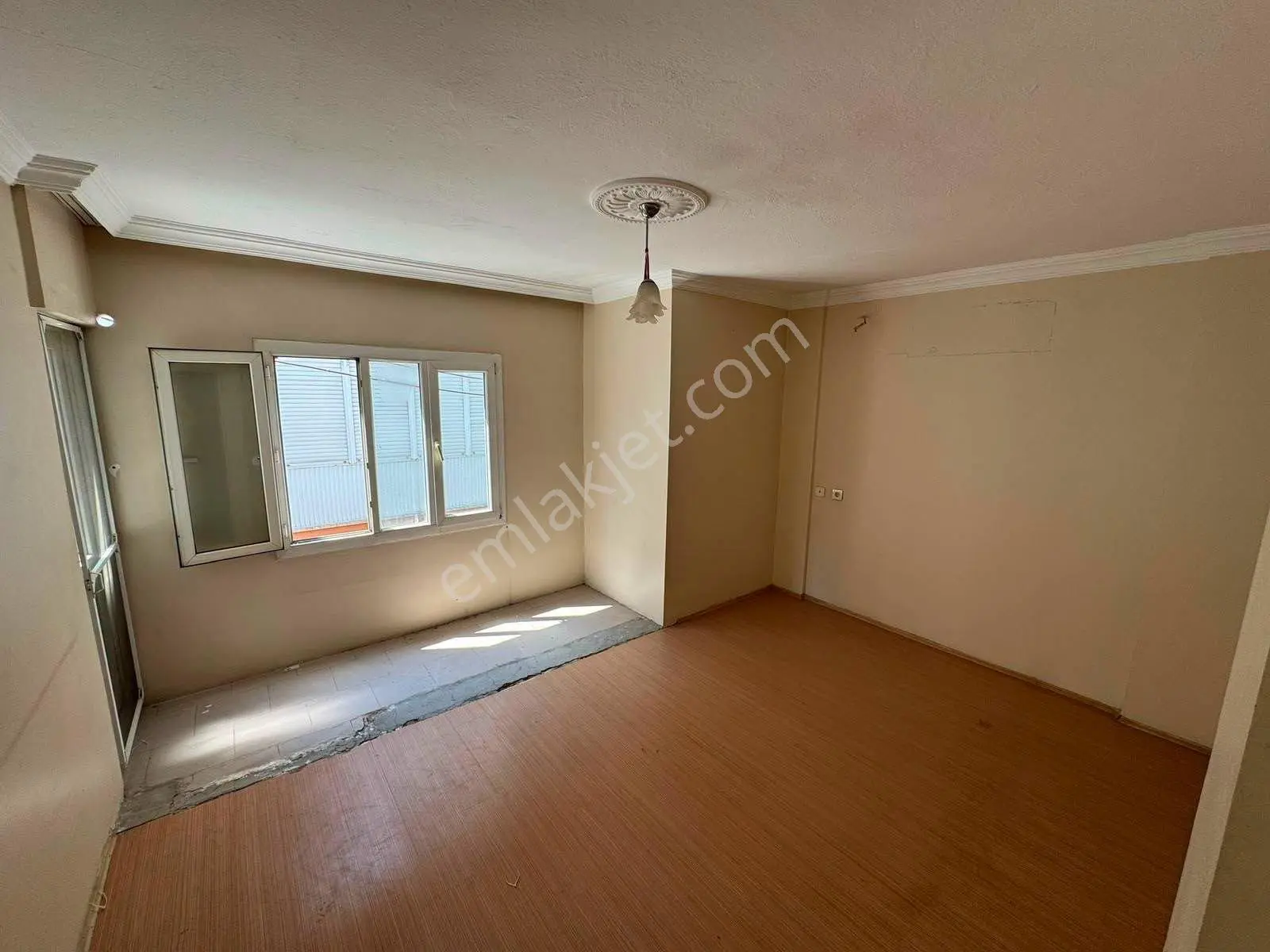 Turgutlu Şehitler Mahallesi'nde Kiralık 100 M² 2+1 Daire 1. Kat - Görsel 4