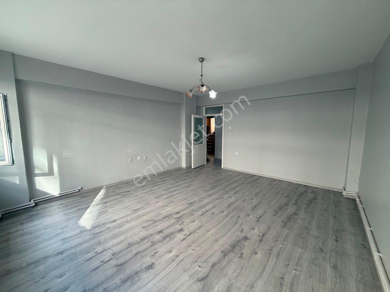 Ciftlik Caddesine Yakın İci Temiz Kiralık Daire - Görsel 14