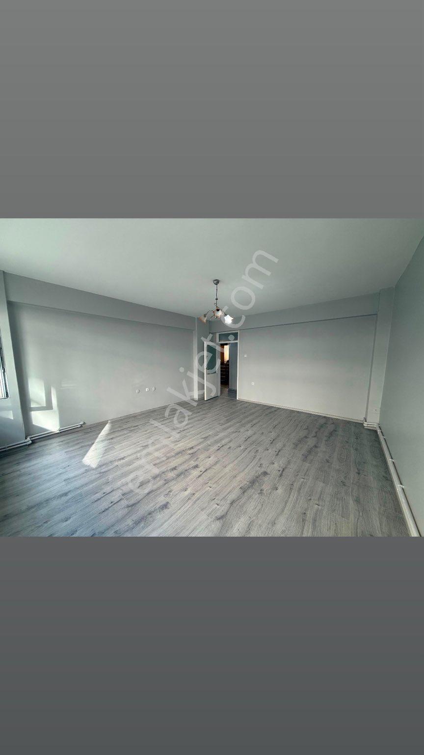 Ciftlik Caddesine Yakın İci Temiz Kiralık Daire - Görsel 8