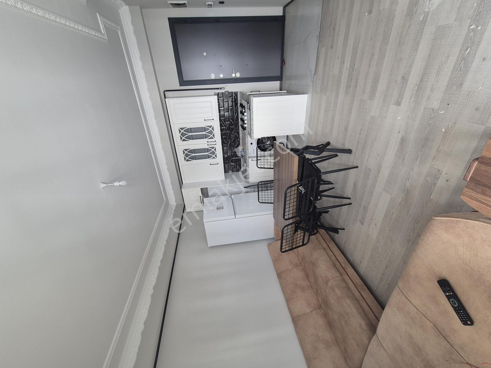 Gültepe'de 1+1 Eşyalı Az Katlı Balkonlu Caddeye Yakın Kiralık - Görsel 7