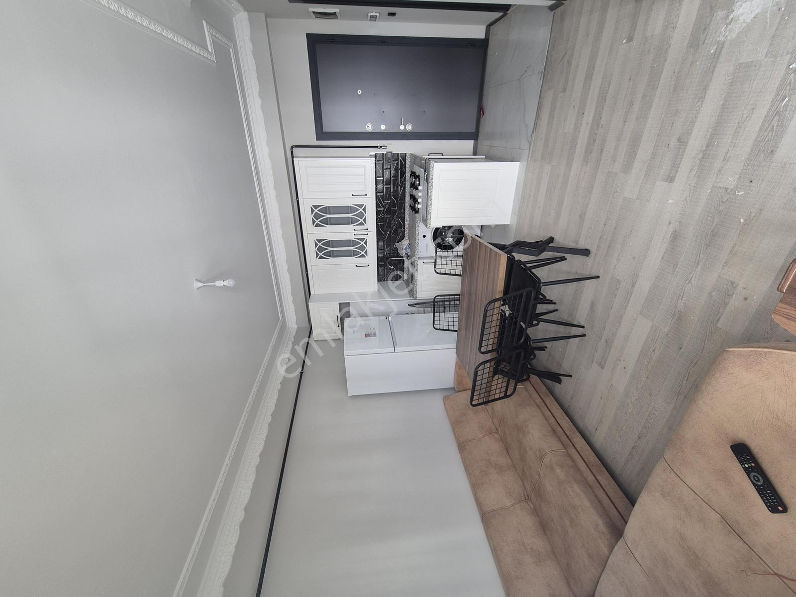 Gültepe'de 1+1 Eşyalı Az Katlı Balkonlu Caddeye Yakın Kiralık - Görsel 3