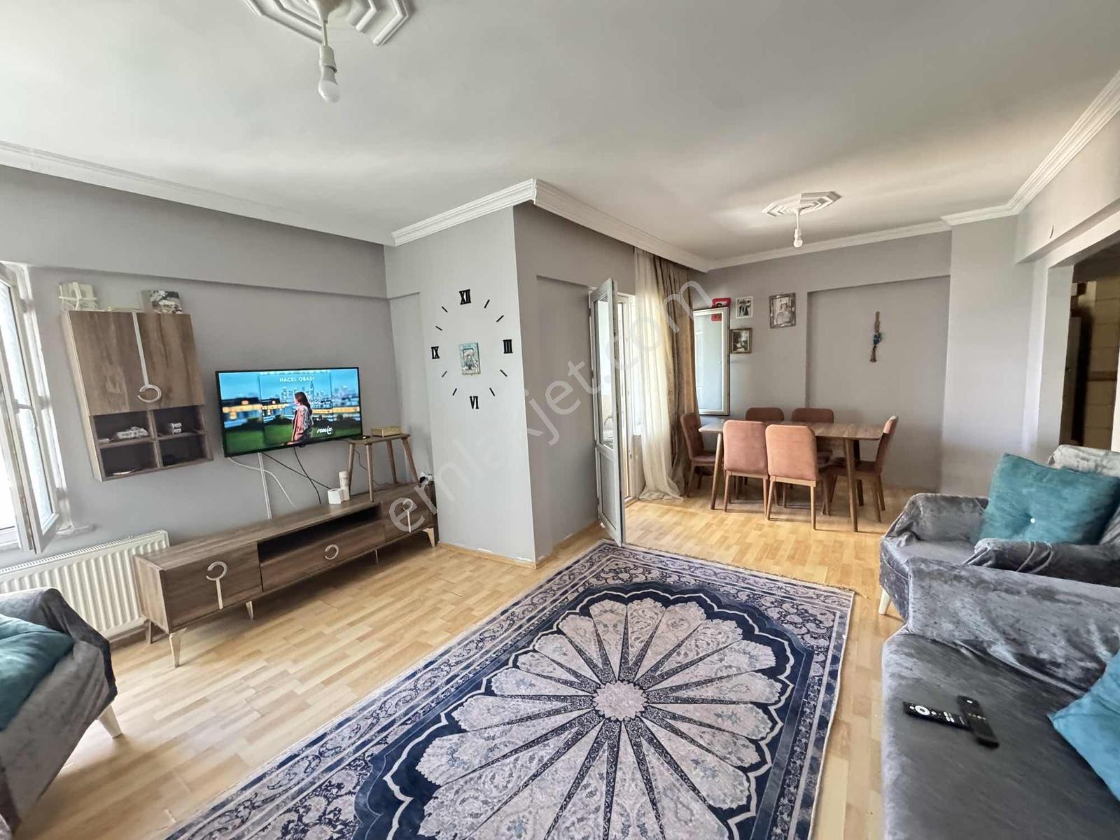 Esenyurt Cumhuriyet Mahallesinde Satılık 3+1 Sitede Ferah Daire