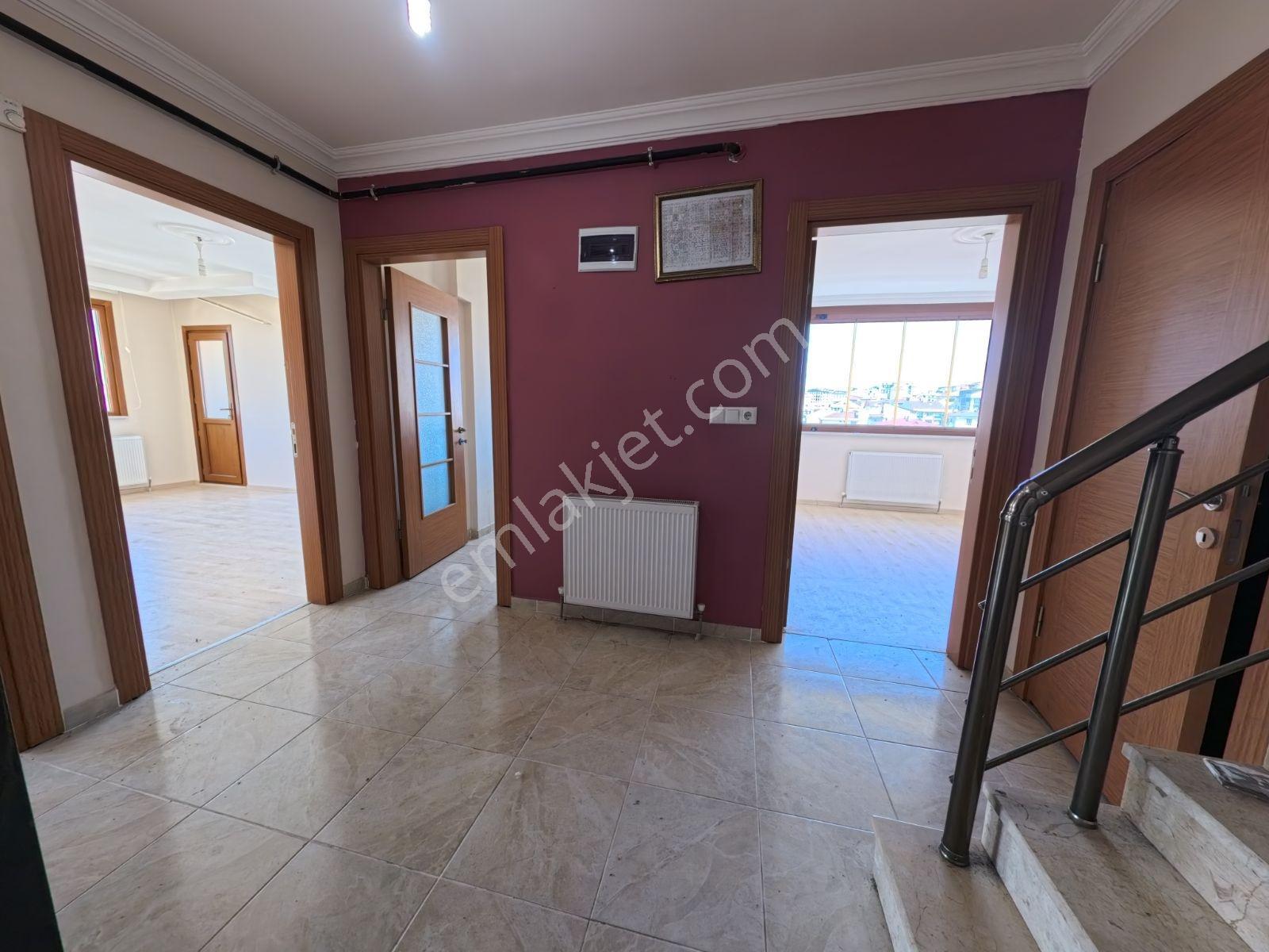 Özgürlük Mah.5+1 Çift Mutfaklı Asansörlü Kiralık Üst Dubleks