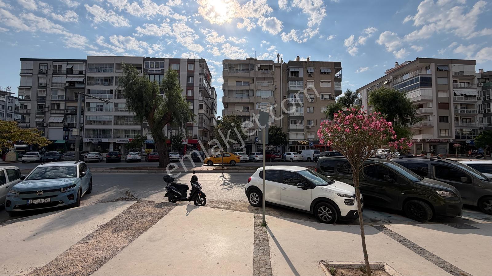 Karşıyaka'da Merkezi Konumda D.gazlı Asansörlü 2+1 Kiralık Daire - Görsel 30