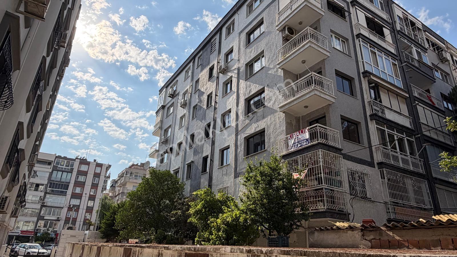 Karşıyaka'da Merkezi Konumda D.gazlı Asansörlü 2+1 Kiralık Daire - Görsel 17