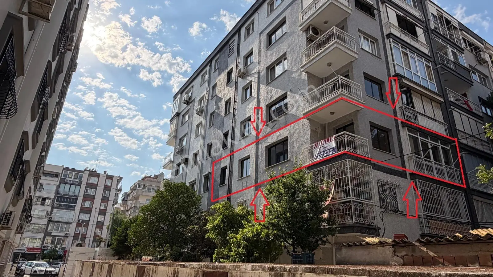 Karşıyaka'da Merkezi Konumda D.gazlı Asansörlü 2+1 Kiralık Daire