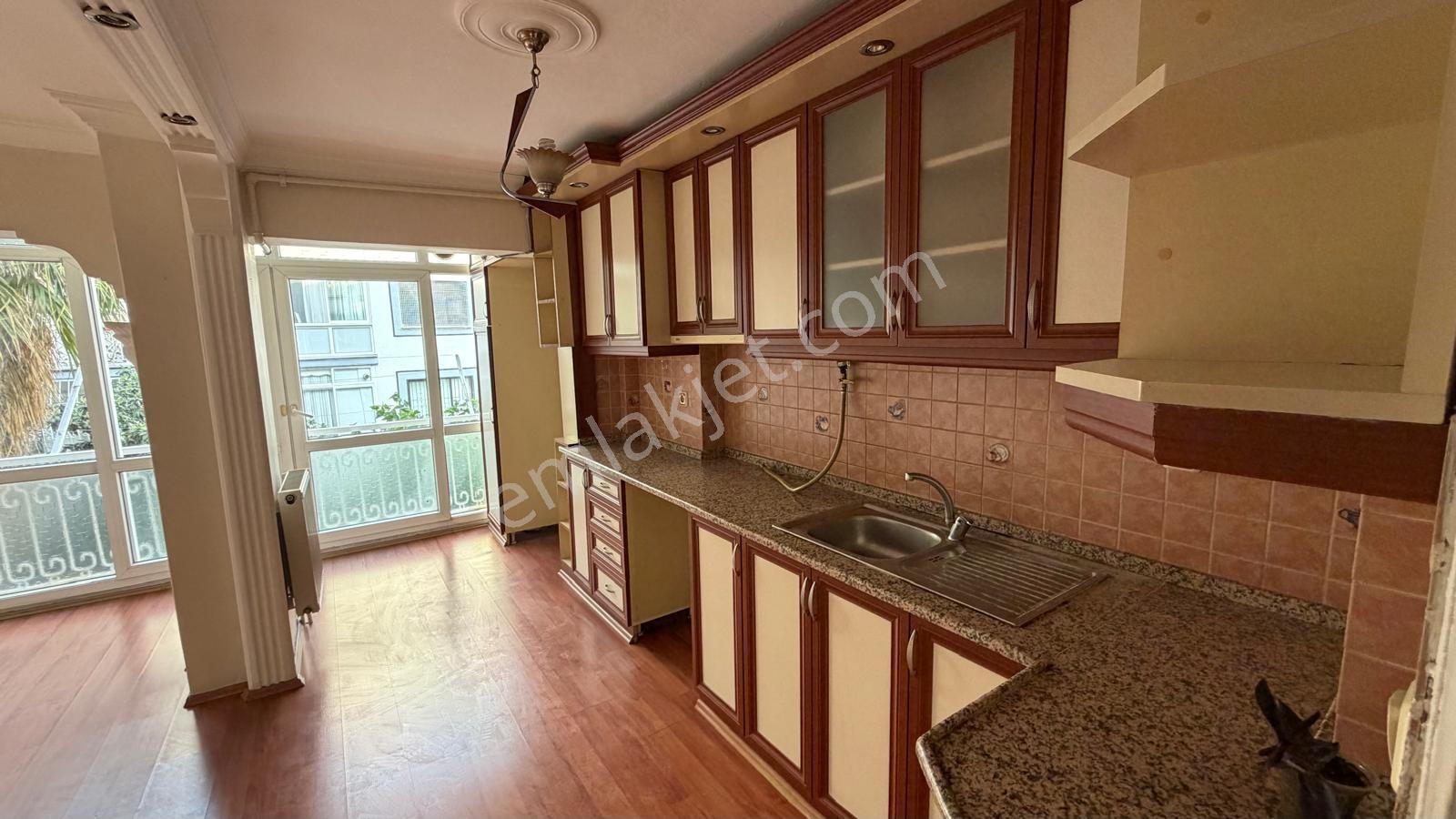 Karşıyaka'da Merkezi Konumda D.gazlı Asansörlü 2+1 Kiralık Daire - Görsel 13