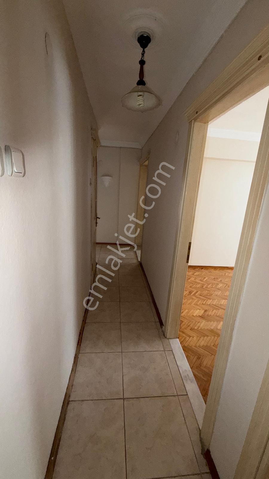Karşıyaka'da Merkezi Konumda D.gazlı Asansörlü 2+1 Kiralık Daire - Görsel 6