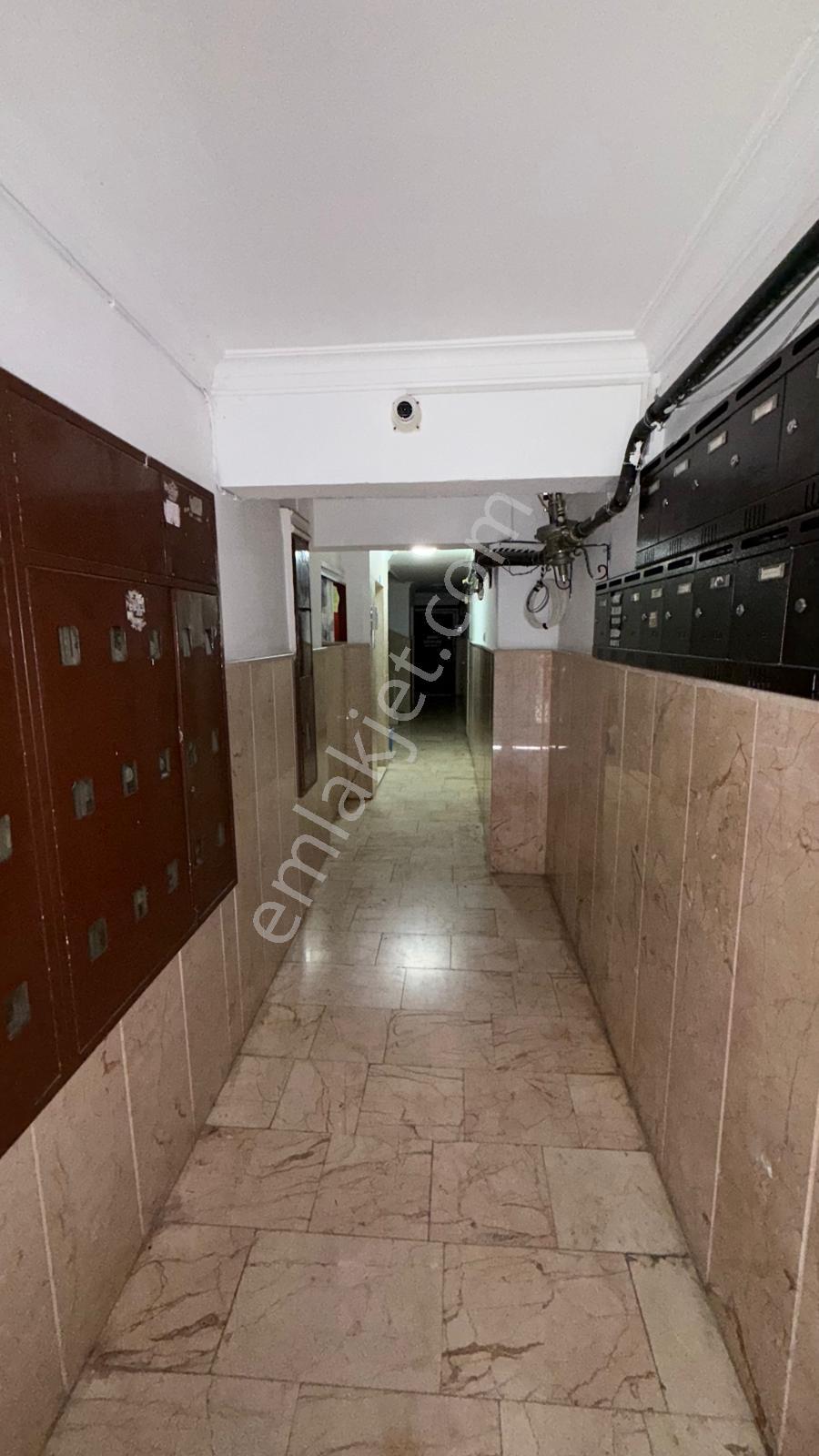 Karşıyaka'da Merkezi Konumda D.gazlı Asansörlü 2+1 Kiralık Daire - Görsel 10