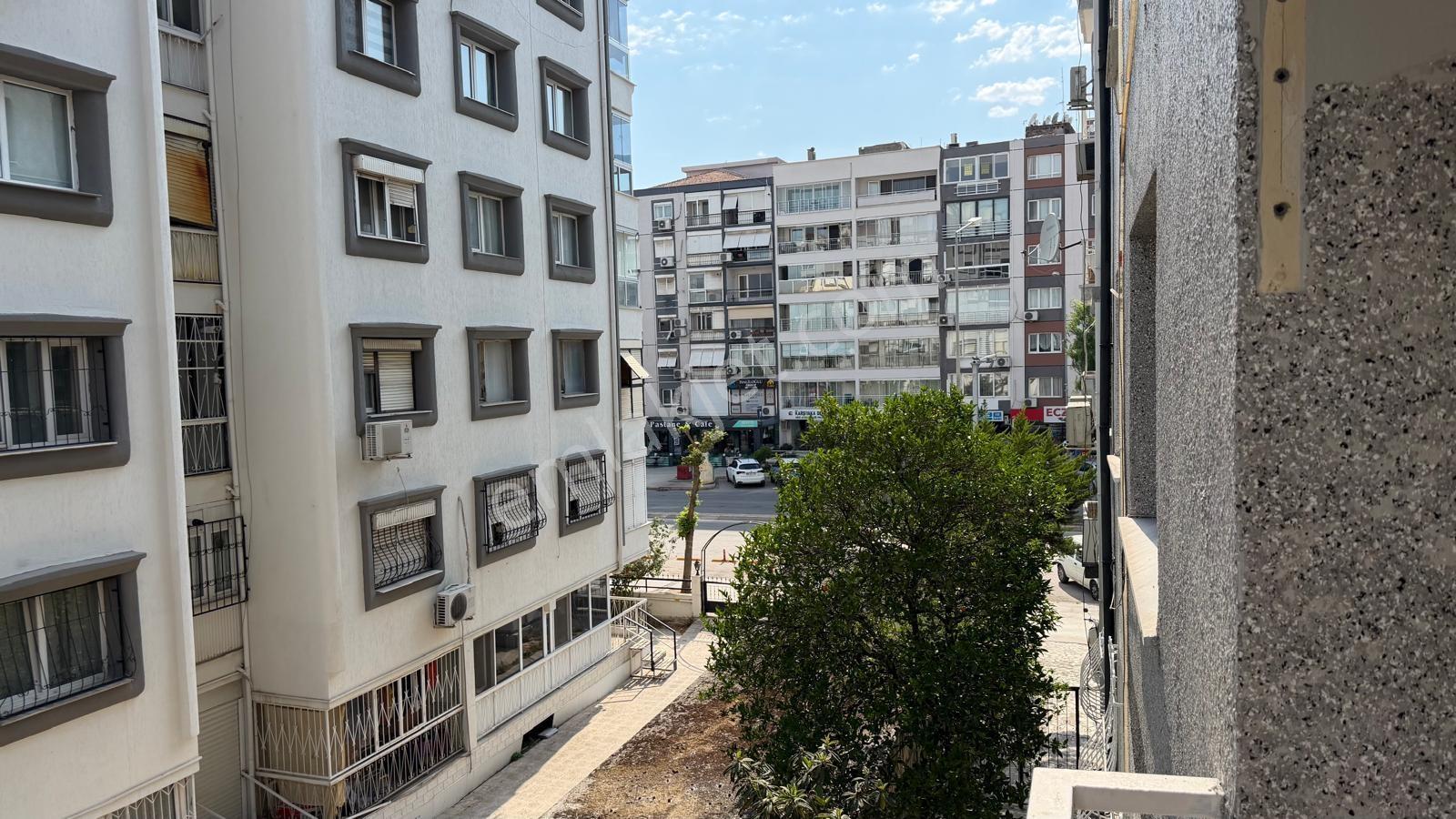 Karşıyaka'da Merkezi Konumda D.gazlı Asansörlü 2+1 Kiralık Daire - Görsel 21