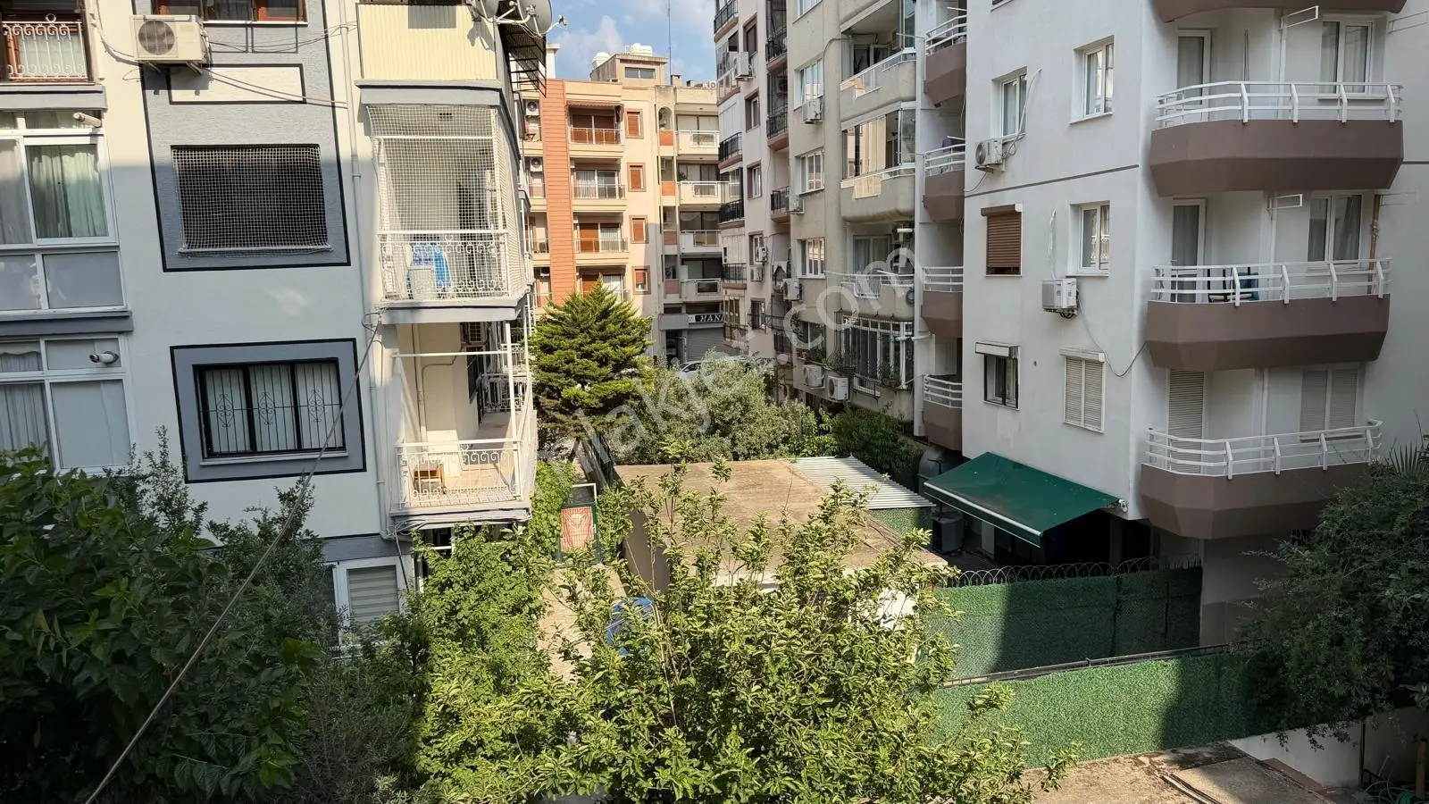 Karşıyaka'da Merkezi Konumda D.gazlı Asansörlü 2+1 Kiralık Daire - Görsel 4