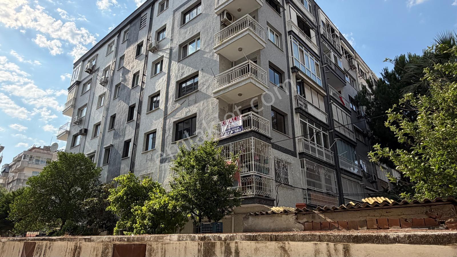 Karşıyaka'da Merkezi Konumda D.gazlı Asansörlü 2+1 Kiralık Daire - Görsel 35