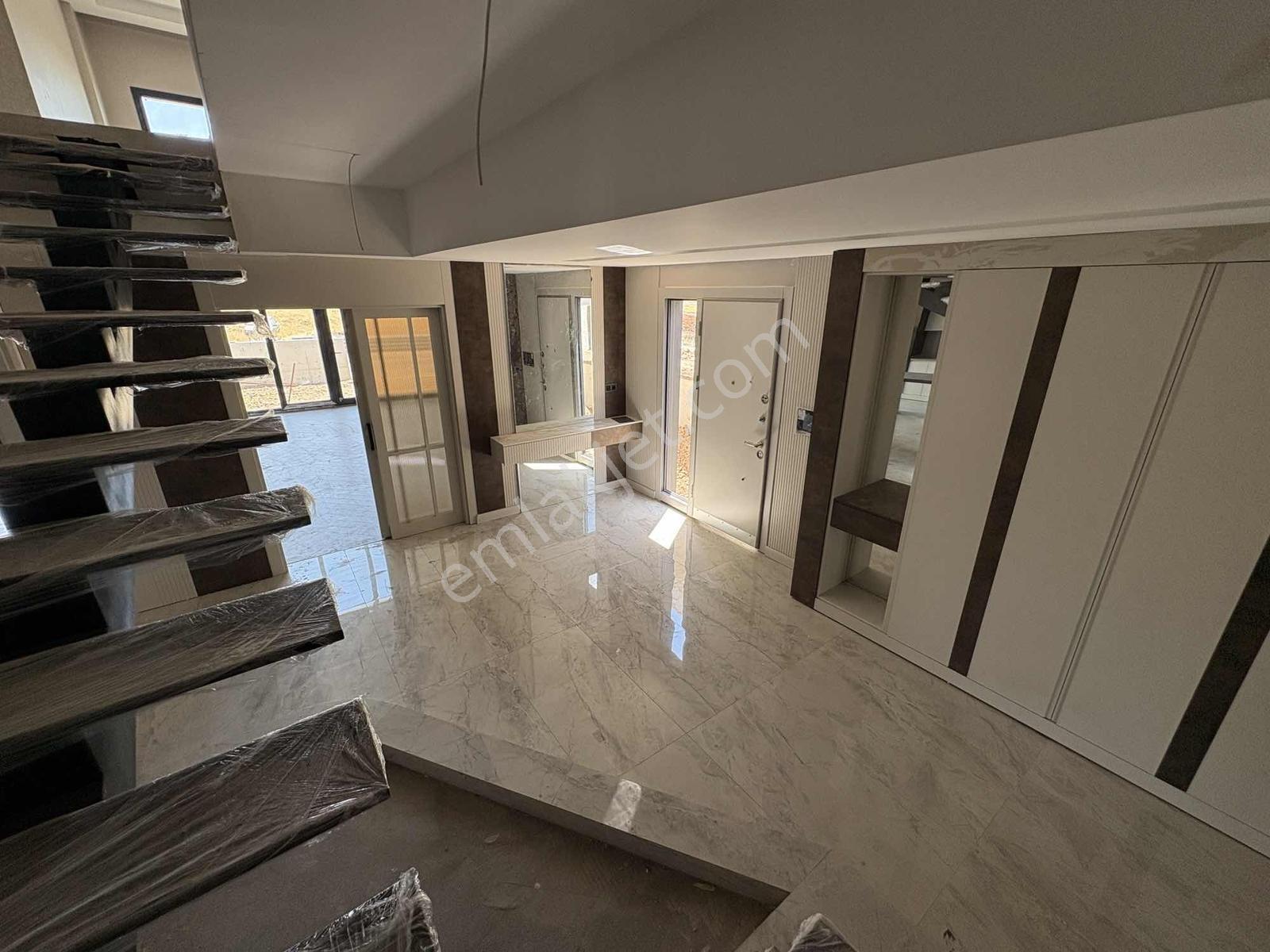 Alaaddin Okçu Satıyor Merkezi Konumda Tekli Villa - Görsel 20