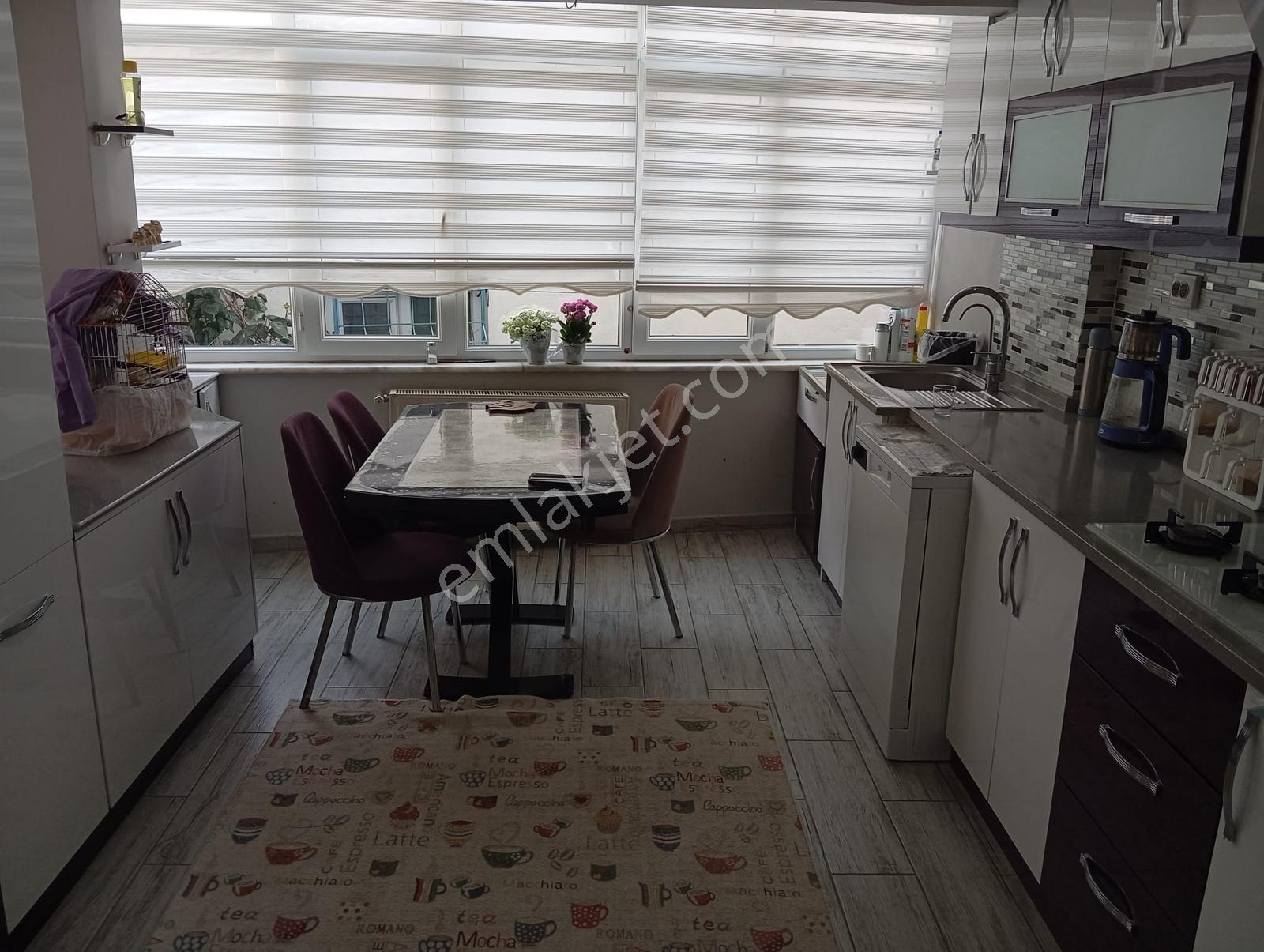 Karamazakta 3+1 120 M2 Kombili Daire Işıklar Lisesi Yakını