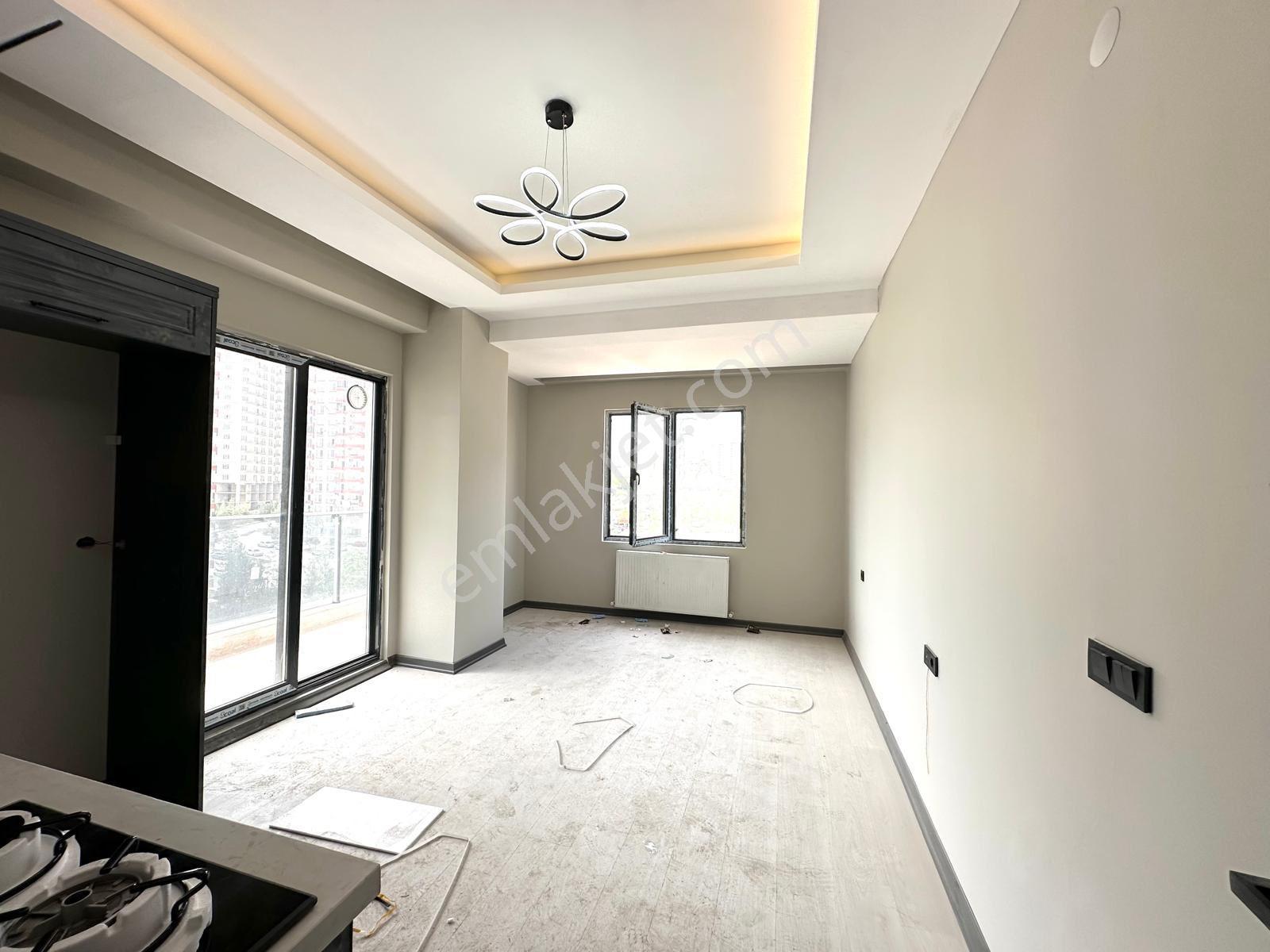 Sürer Emlak`tan Kiralık 1+1 Daire`miz Ana Cadde Üstünde Kalmakta - Görsel 9